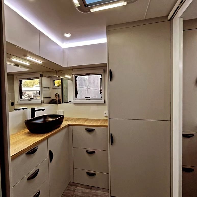 You don't have to have a tiny little ensuite in a caravan. Check the size of this ensuite, everything you need, and more. 
.
.
#rembrandtcaravans 
#caravanensuite 
#custombuilt 
#customdesign 
#australianmade 
#caravanlife 
#travellife
