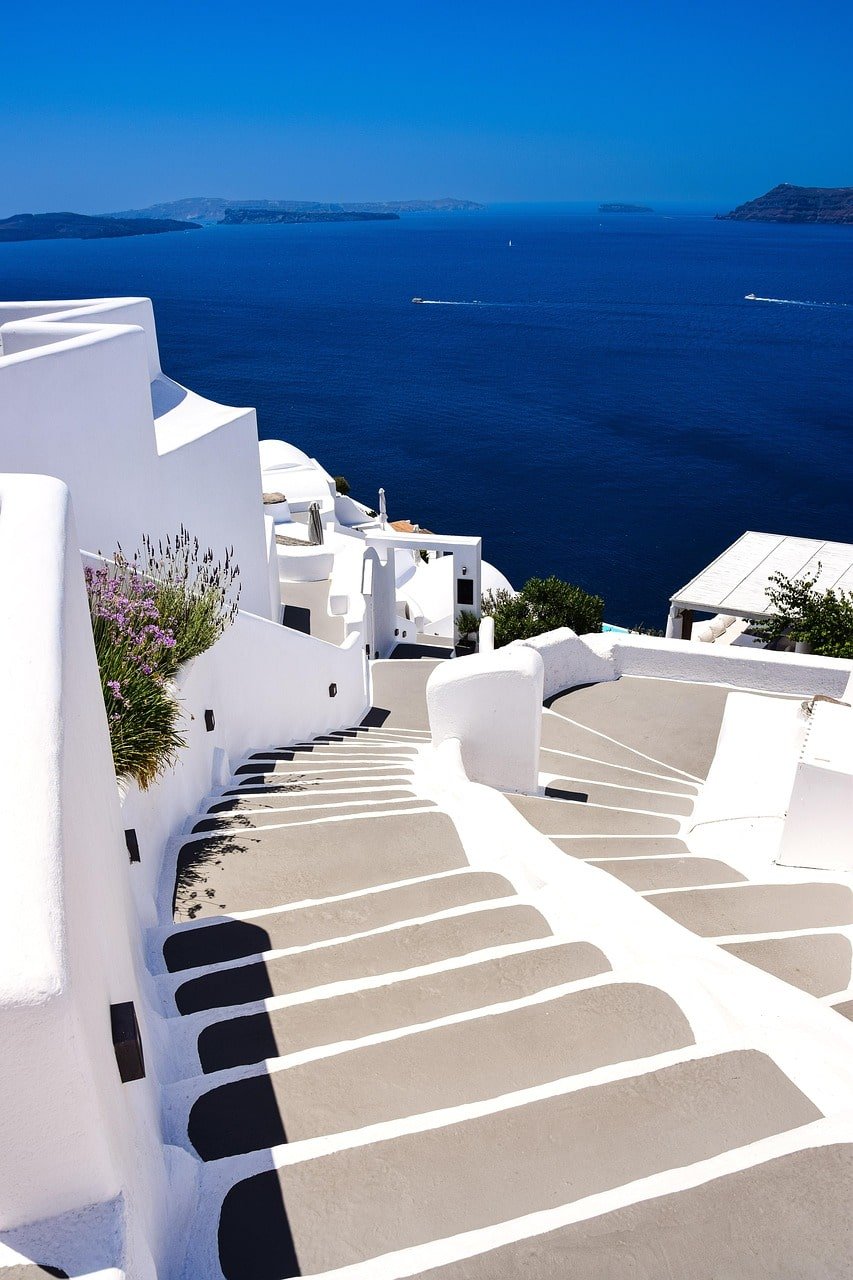 santorini-7317826_1280-min.jpg