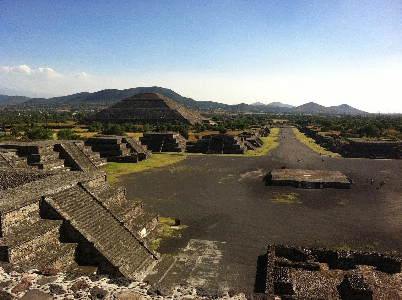 teotihuacan-1340799_1280-min.jpg