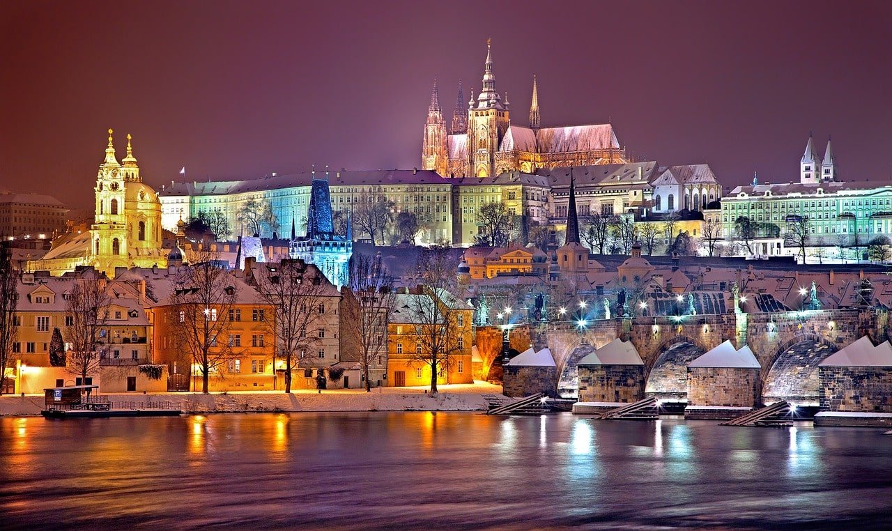 prague-3010407_1280-min.jpg
