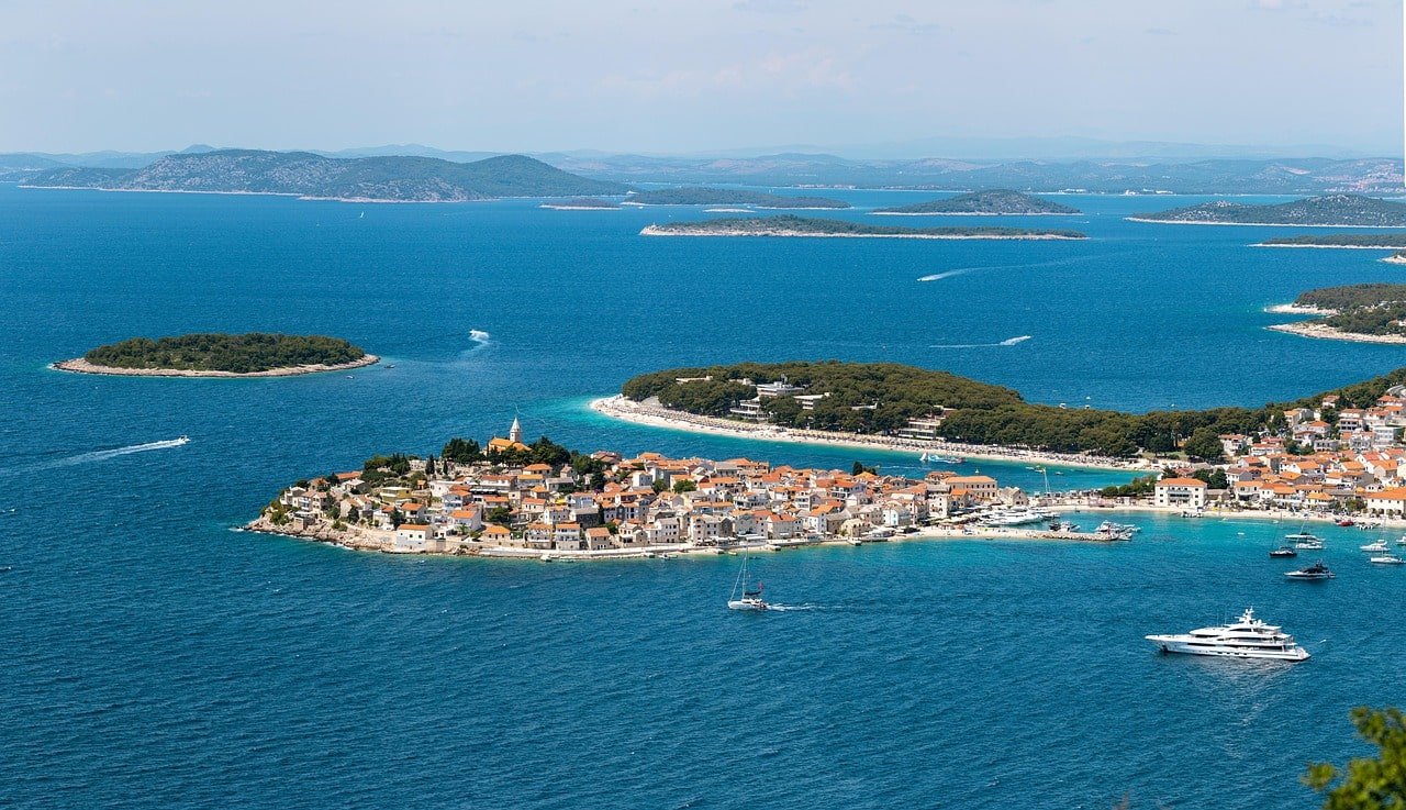 croatia-8123037_1280-min.jpg