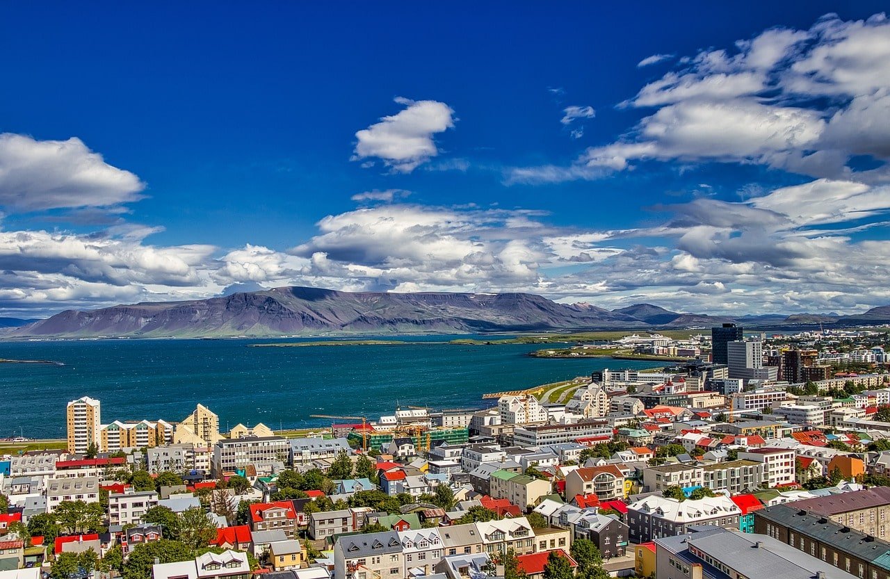 iceland-4768893_1280-min.jpg