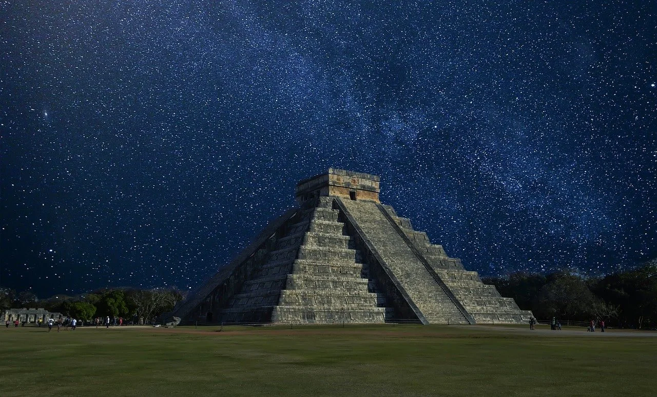 chichen-itza-1025099_1280-min.jpg