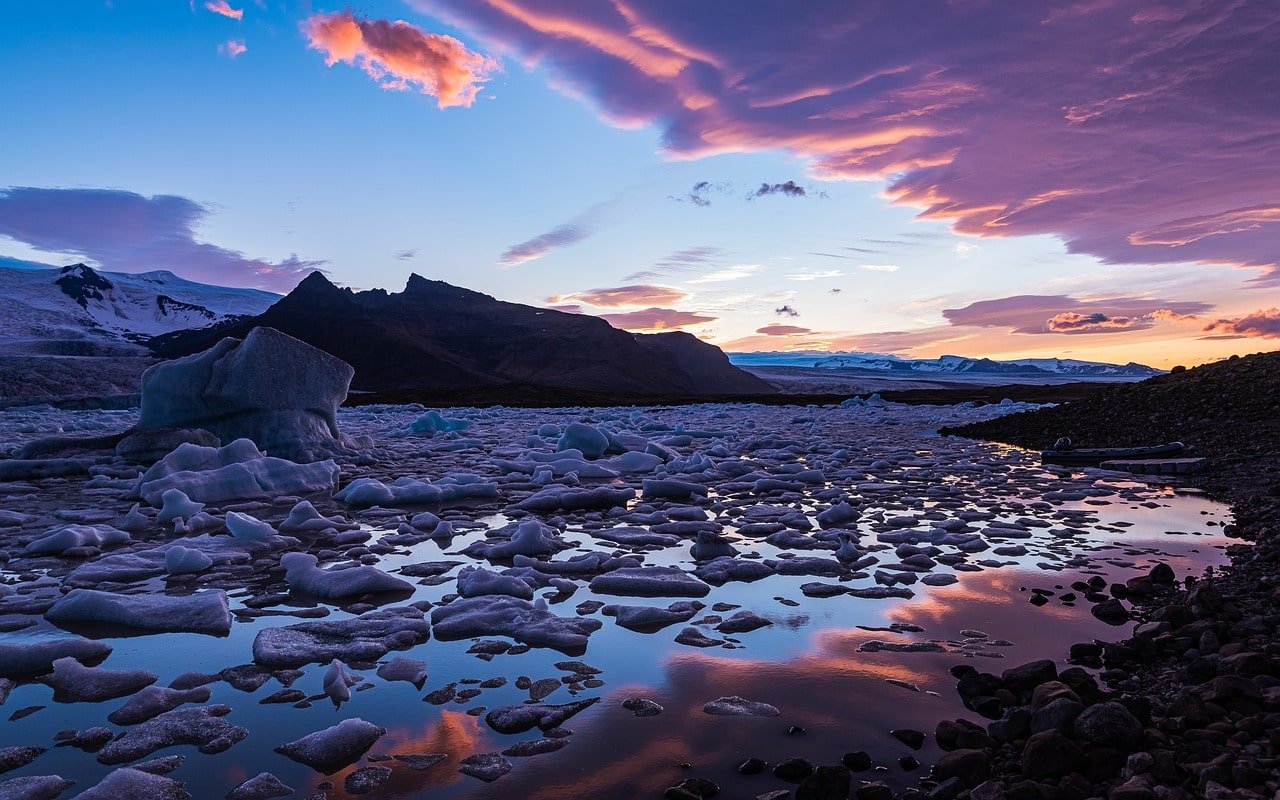 lagoon-5104385_1280-min.jpg