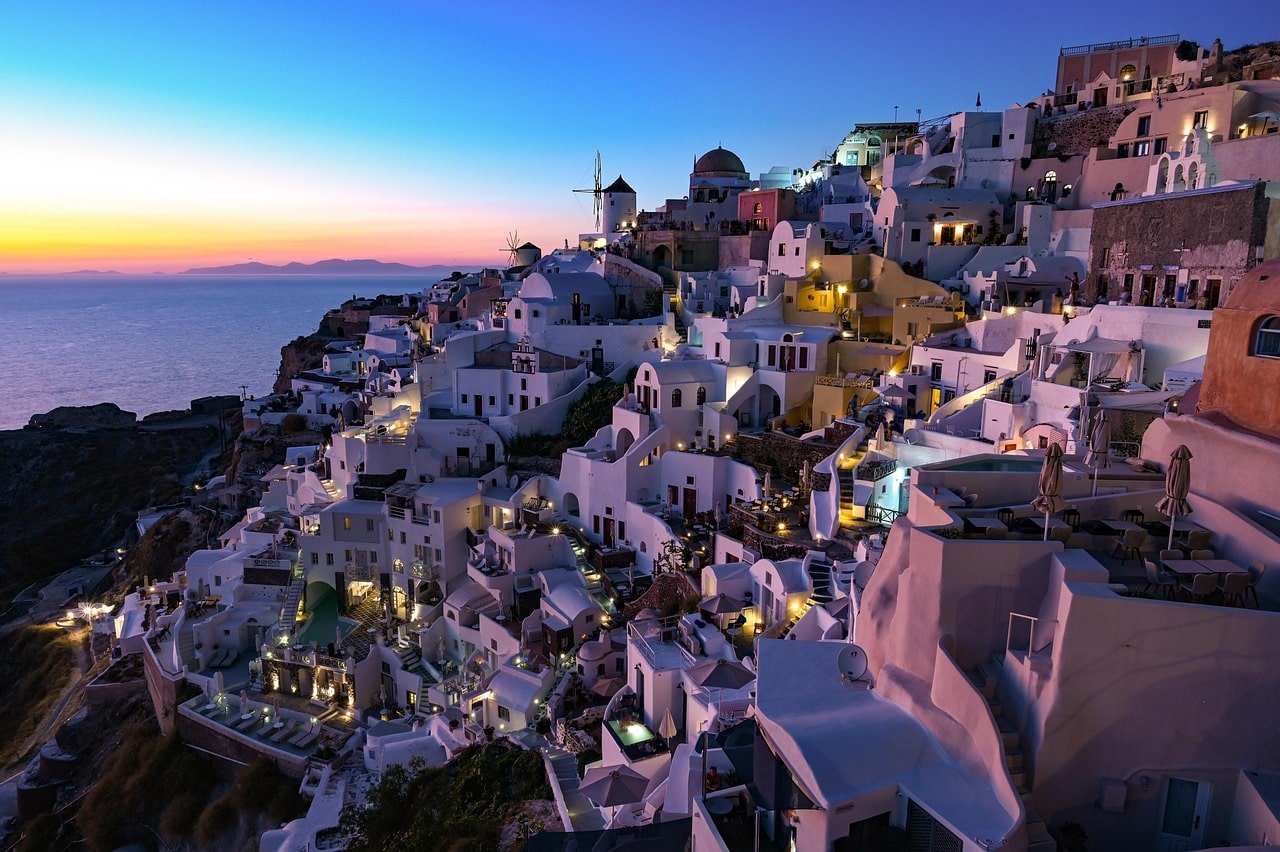 sunset-7499759_1280-min.jpg