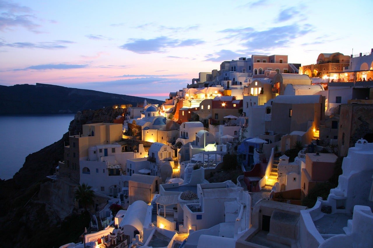 santorin-1755319_1280-min.jpg