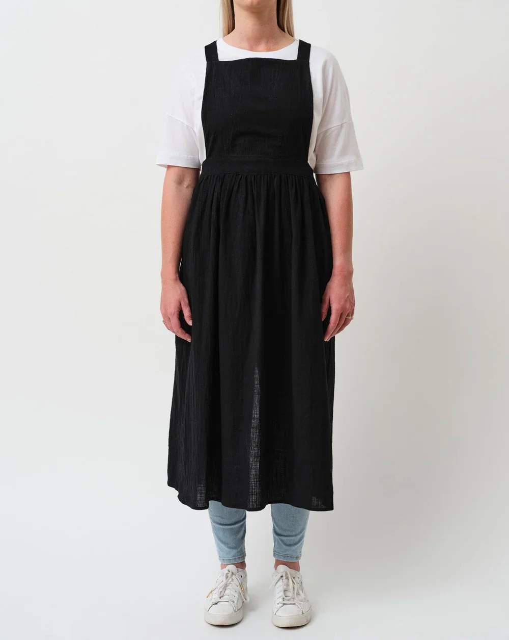 Apron-Black-01.webp