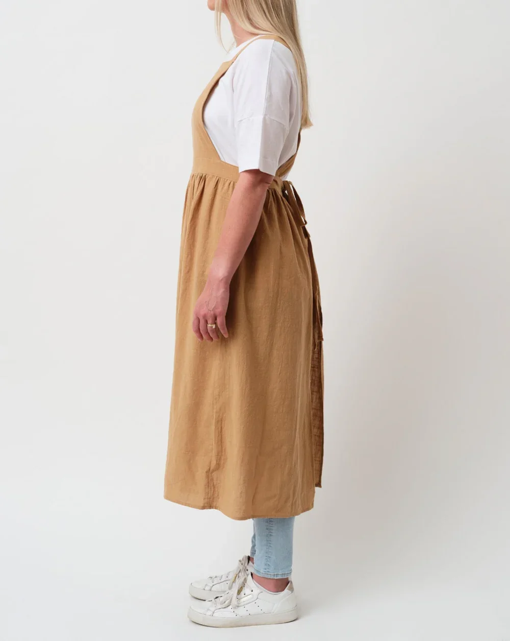 Apron-Caramel-02.webp