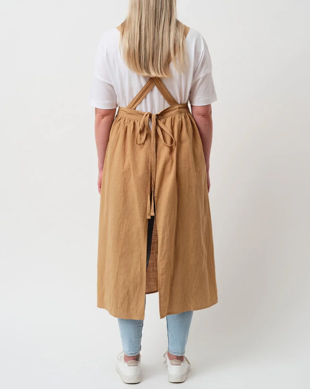 Apron-Caramel-03.webp