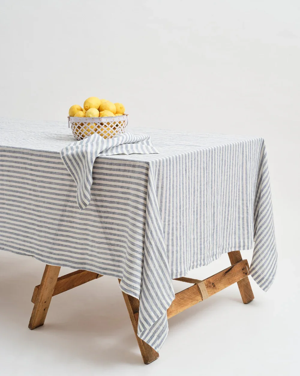 inspired-table-blue-stripe-napkin_2.webp