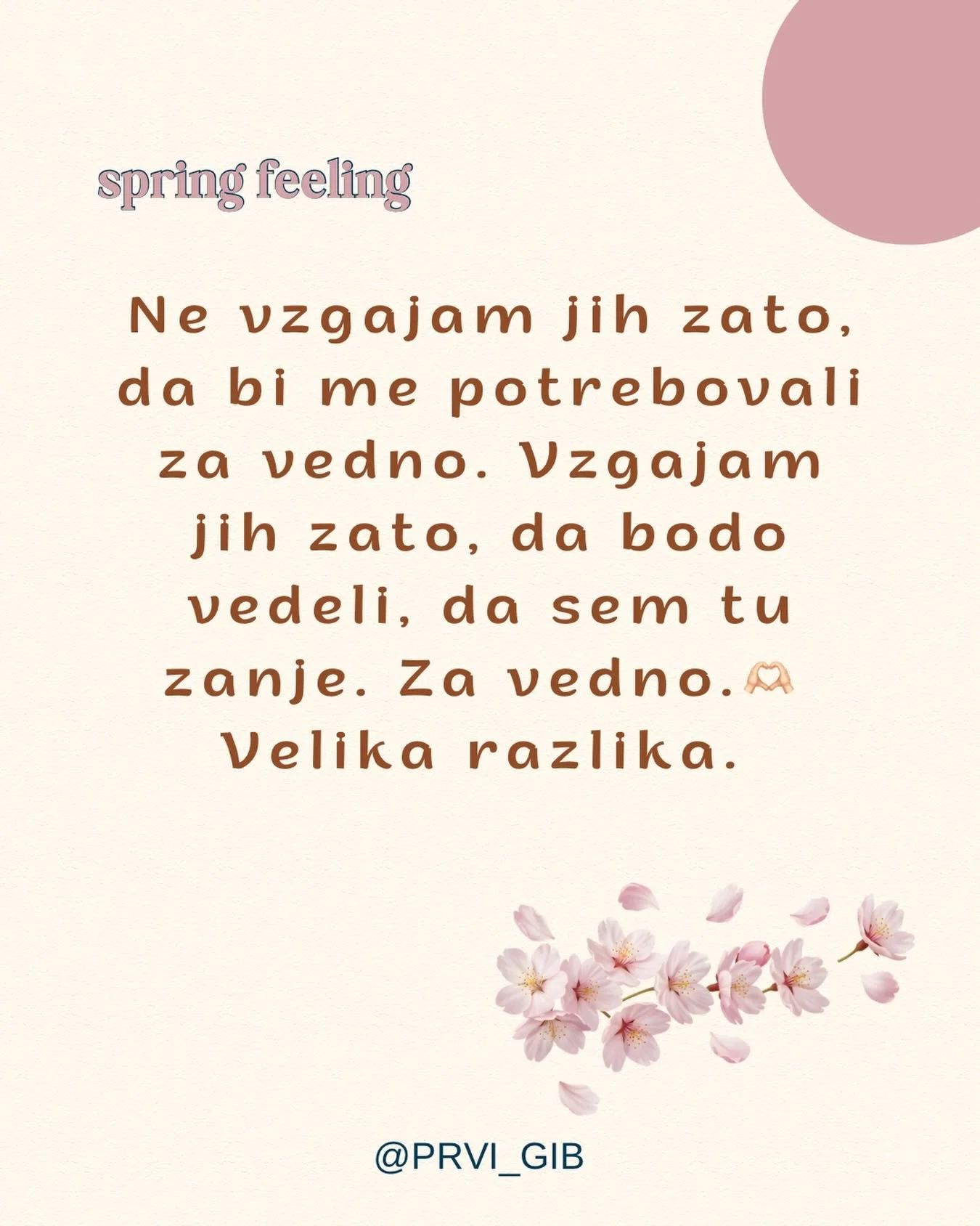 ✨ Včasih se kot mame ujamemo med željo, da jih za&scaron;čitimo pred vsem, in potrebo, da jih spustimo v svet.💛
A prava naloga ni, da nas potrebujejo za vedno &mdash; ampak da vedo, da smo vedno tukaj zanje.
Da imajo varen pristan, kamor se lahko vr