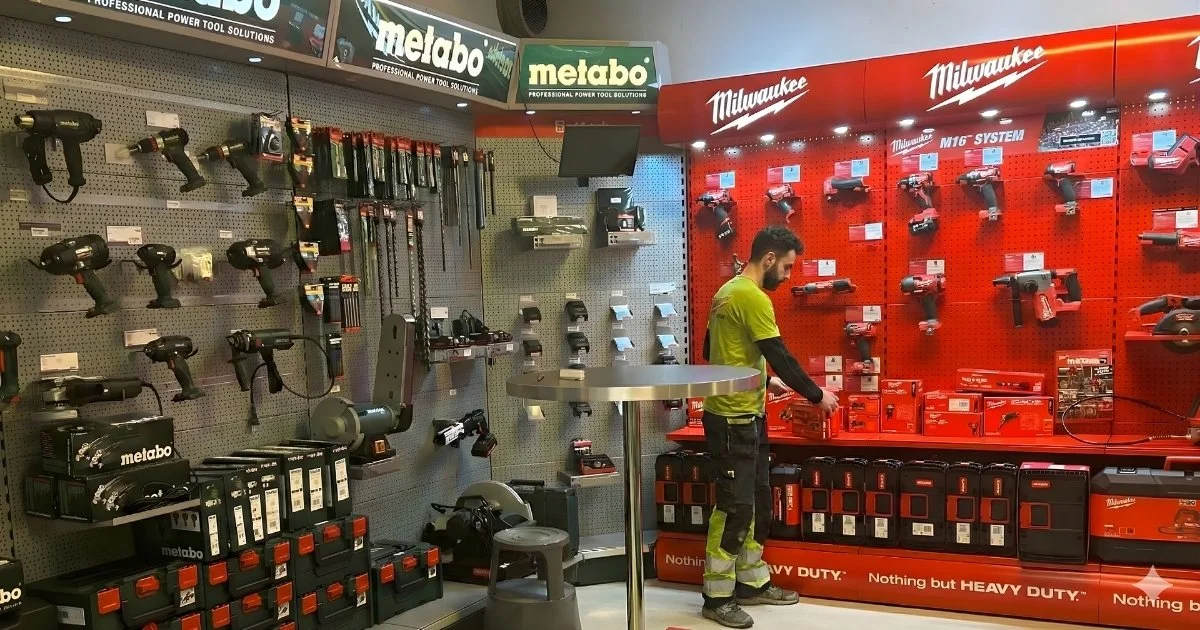 Maskiner ryker sjelden når det passer. Her er lageret som redder arbeidsdagen.