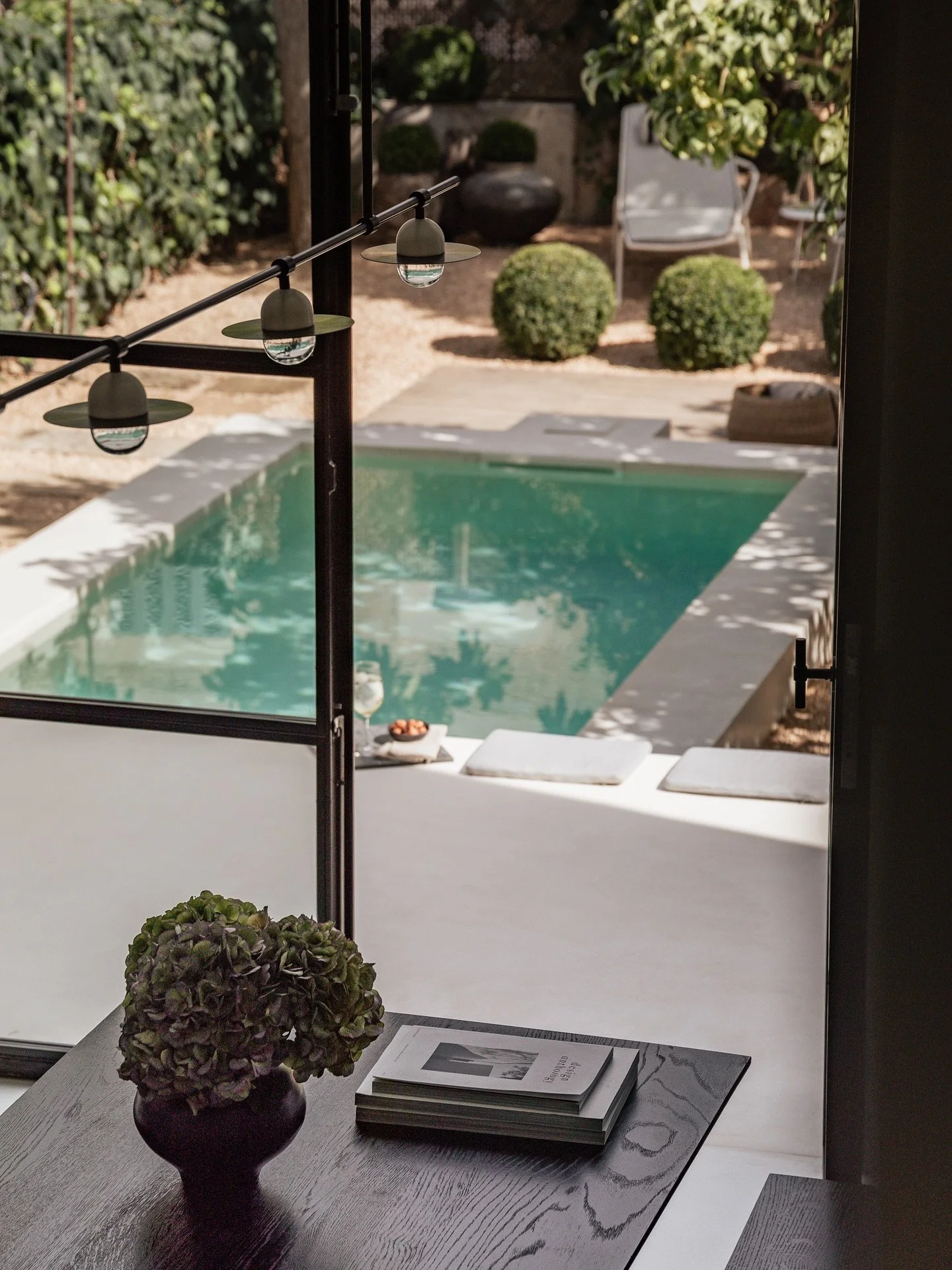 There&rsquo;s something special about returning to a collaboration that has grown over time.
This is the third home I&rsquo;ve captured for the same designers &mdash; and with each project, the understanding deepens. We speak the same language of lig