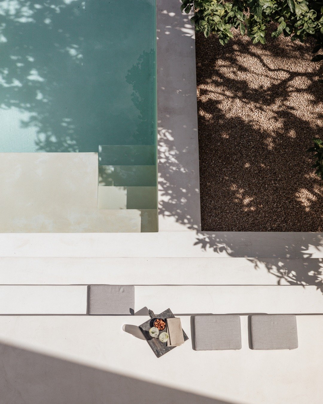 From time to time, I realise it might not be entirely clear what I actually offer &mdash; and that&rsquo;s probably because my work doesn&rsquo;t fit neatly into one box.
At the core, I am a photographer specialised in interiors and architecture.
I c