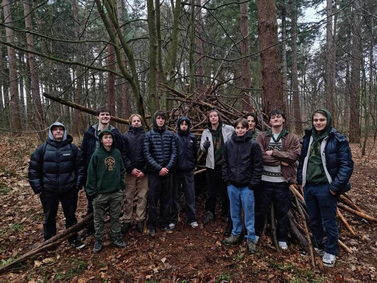 Zaterdag speelden de Verkenners een (speed-edition) oefenmatch 24-uurspel tegen de leiding/winnaars.
De Jongverkenners vierden Valentijn met @scoutsgrimmertinge terwijl de Kapoenen als echte James Bonds de wereld hebben gered.
De Welpen speelden een 