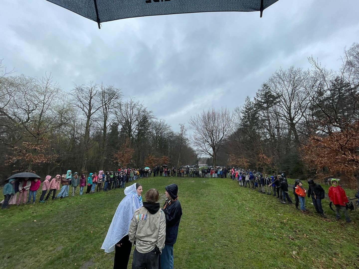 Een kleine recap van onze vergaderingen de afgelopen weken:
- we hadden een kapoenen- en welpendag met meer dan 200 kapoenen en welpen uit alle scoutsen van het Brugse Vrije waar Savio sterk vertegenwoordigd was👏👍
- we hadden de @rainbowfunrun2024 