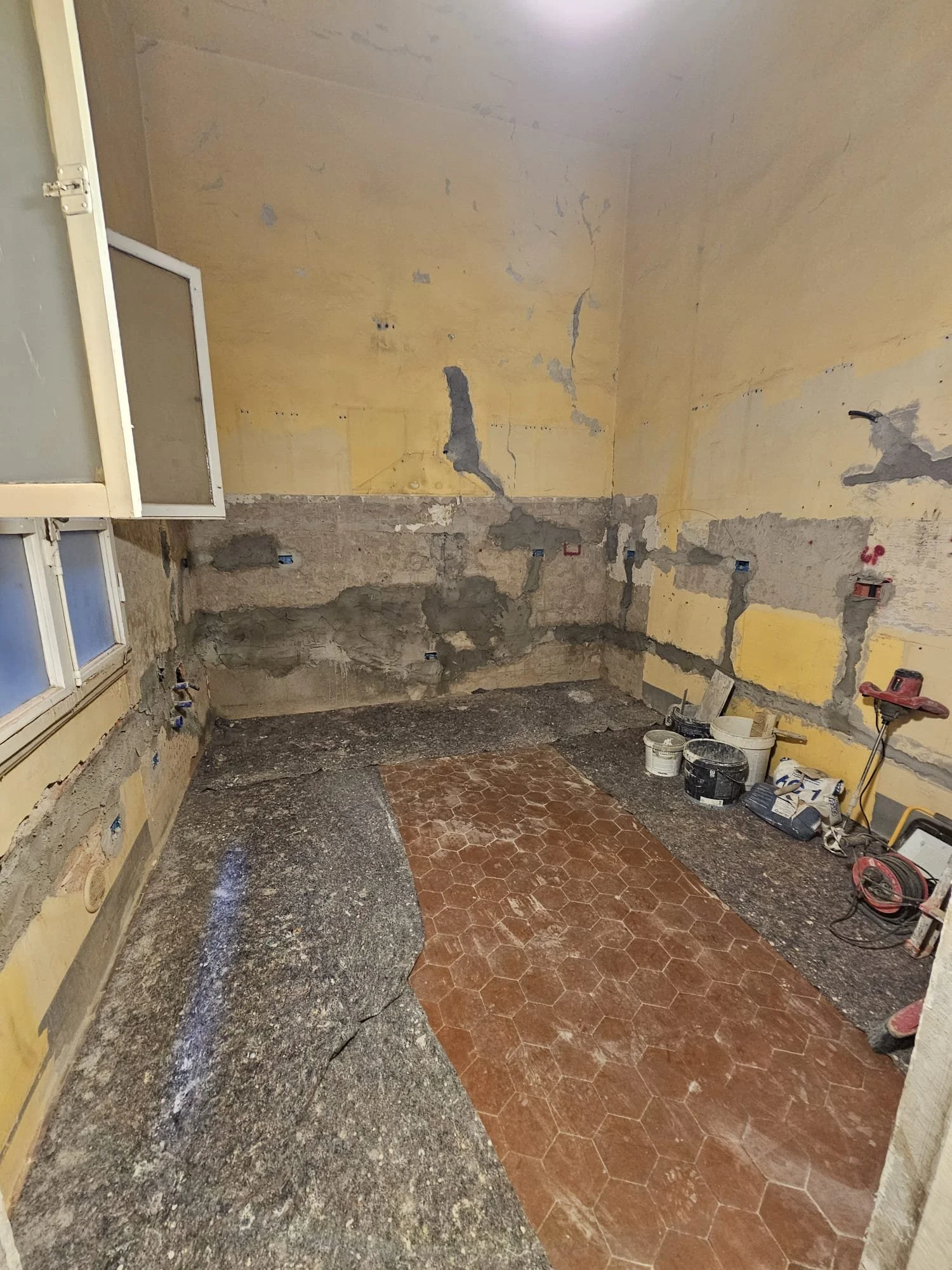 Kitchen emptied and wiring complete