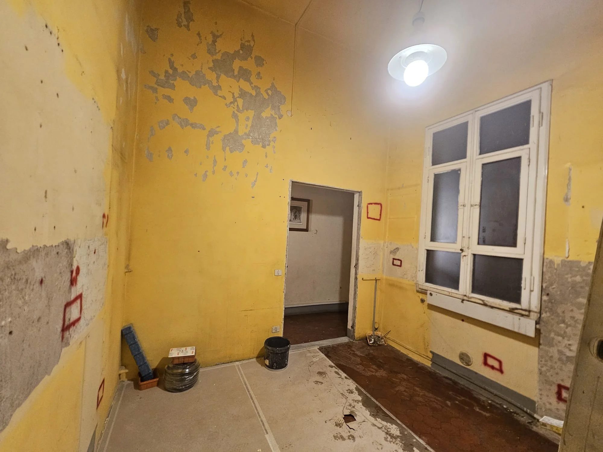 The kitchen completely empty 