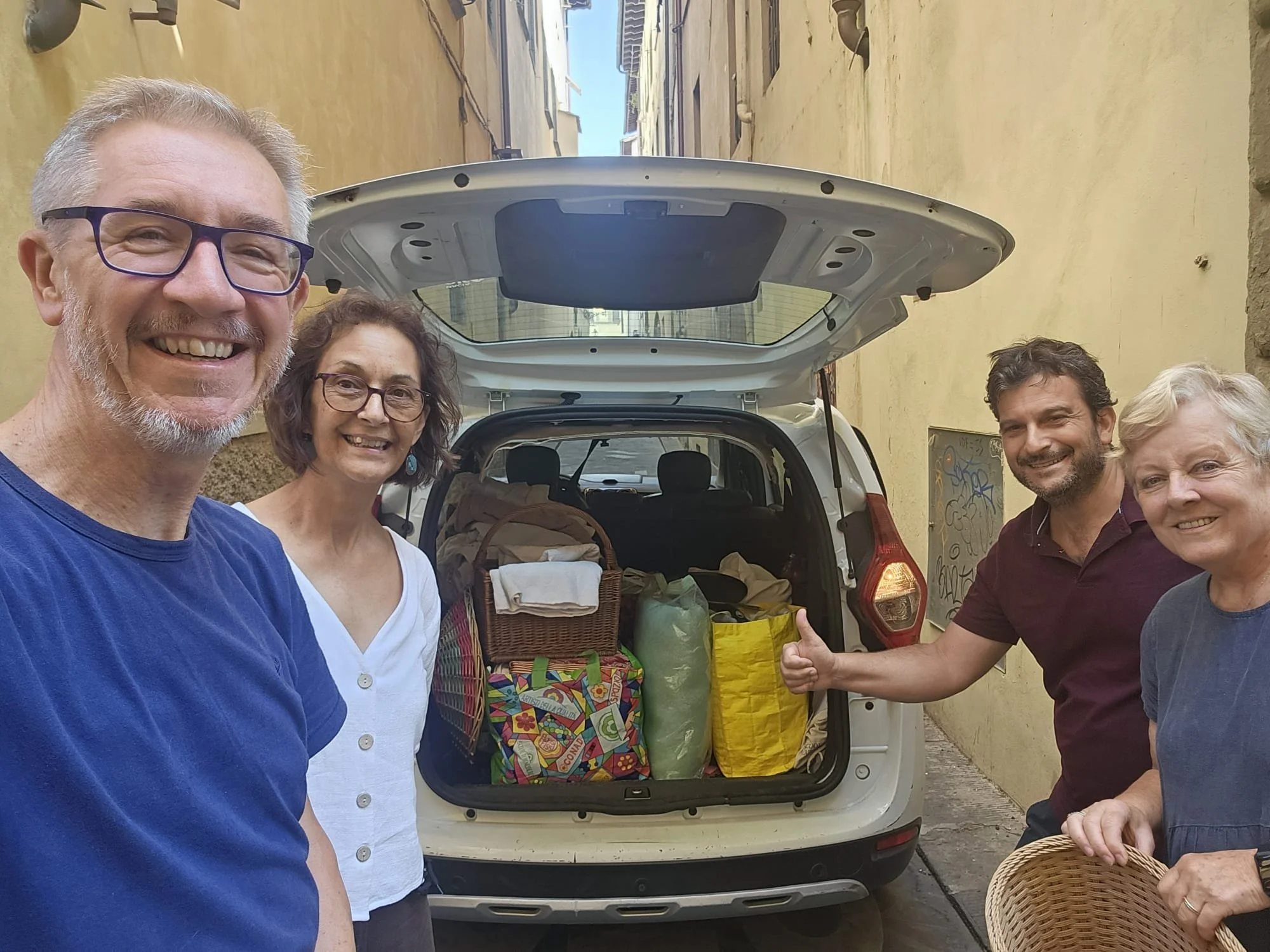 Giving bedding, towels and linen to St Egidio