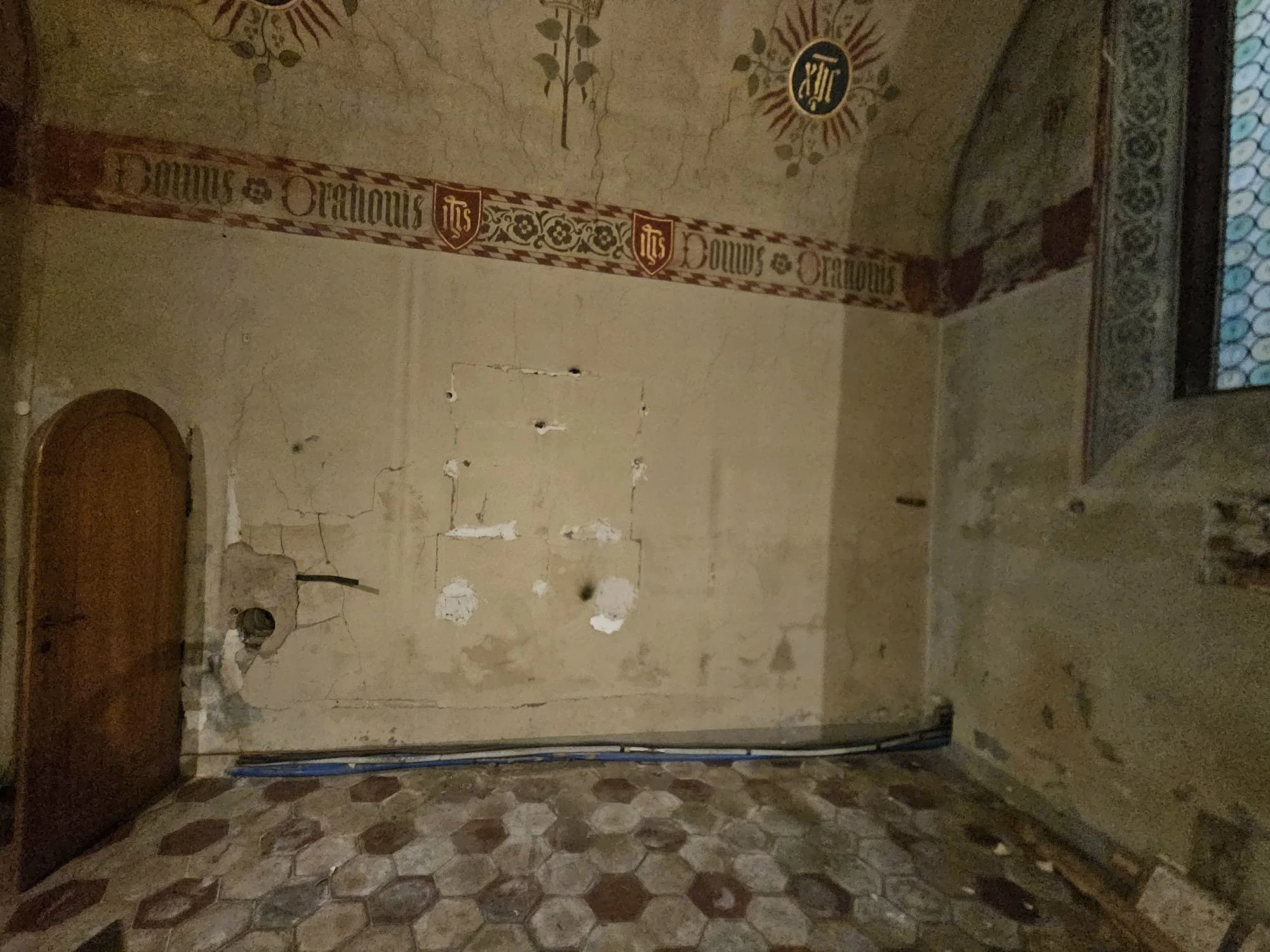 Empty organ space