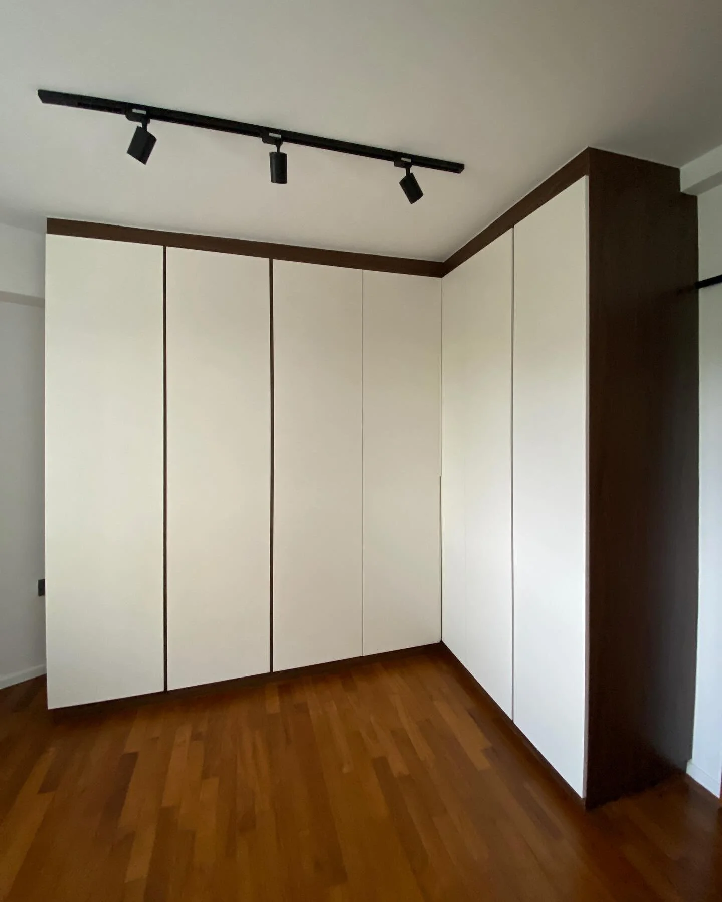 Custom L-shaped wardrobes, designed to fit your space and lifestyle, these wardrobes offer ample storage and organization. Keep dust away with sleek doors and personalize every detail from adjustable clothing rack to shelving systems. Contact us to d