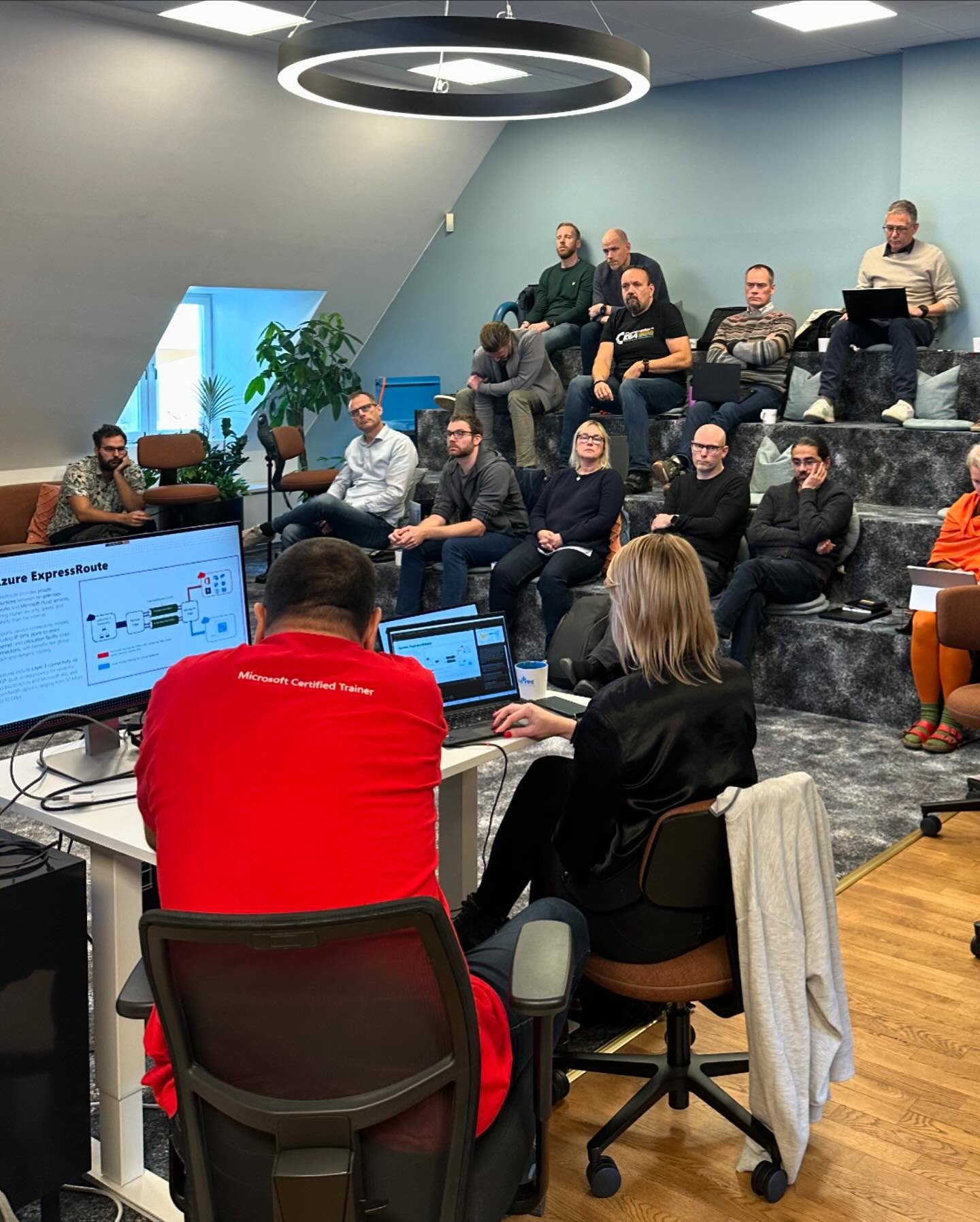 Ig&aring;r genomf&ouml;rde vi en kompetensdag p&aring; Stockholmskontoret!💡

Under dagen fick vi l&auml;ra oss om viktiga koncept inom Azure-n&auml;tverk och s&auml;kerhet, ledda av cybers&auml;kerhetsexperten Paula Januszkiewicz och n&auml;tverkssp