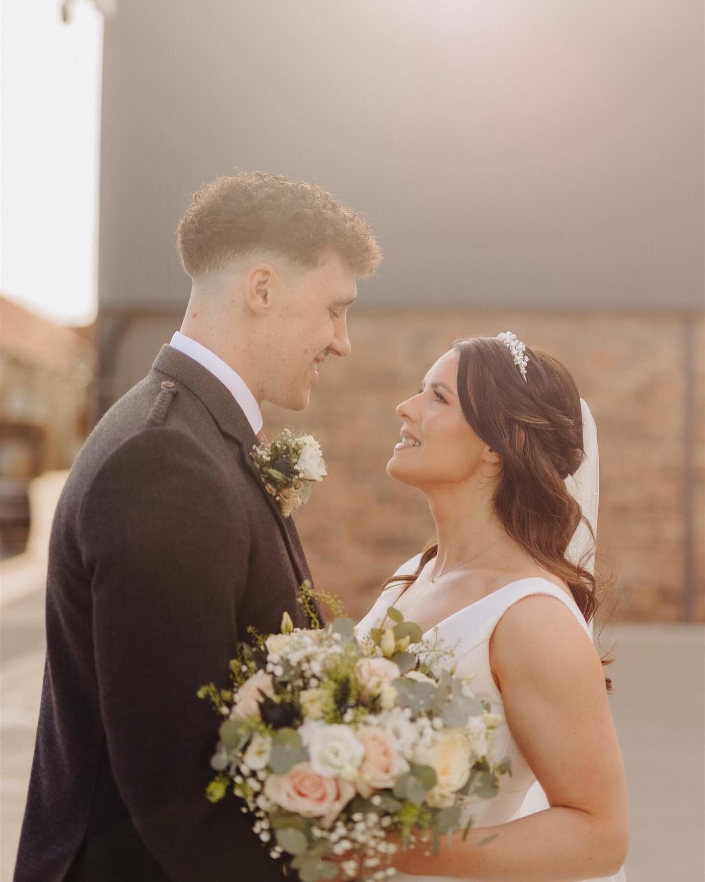 10 frames from Ashleigh + Ben&rsquo;s wedding at @thedenatculross 🤩

Hey Instagram, I&rsquo;m back 🤣 and what a week I&rsquo;ve had! 2 weddings at The Den and a surprise engagement in Edinburgh!

But starting it off with these guys! Lucked out on t