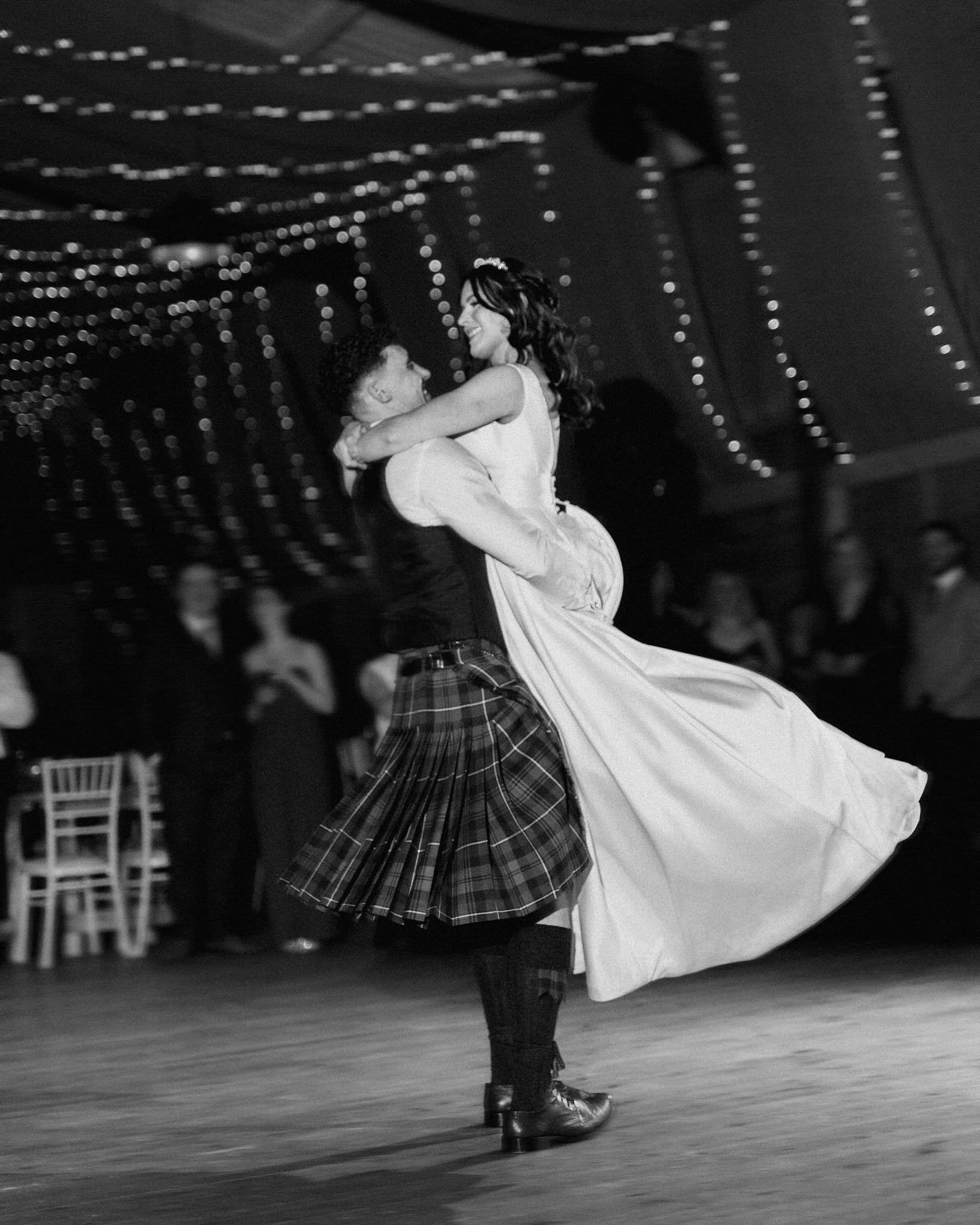 These guys currently on the editing screen 📸 

@thedenatculross 

#thedenatculross #scottishbarnwedding #scottishweddingphotographer #edinburghweddingphotographer #lookslikefilmweddings #weddinginscotland #weddingphotoinspiration #firstdance #weddin