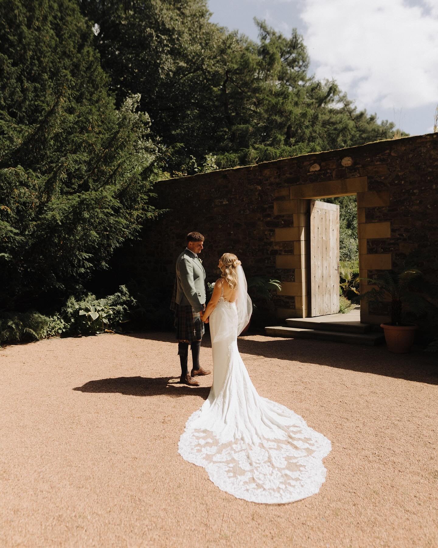 Coming soon&hellip; 👀

Dress: @amykingbridalandbeauty 
Venue: @backhouserossieweddings 

#weddingphotographer #wedding #scottishweddingphotographer #fifeweddingphotographer #edinburghweddingphotographer #weddingdress #backhouserossie