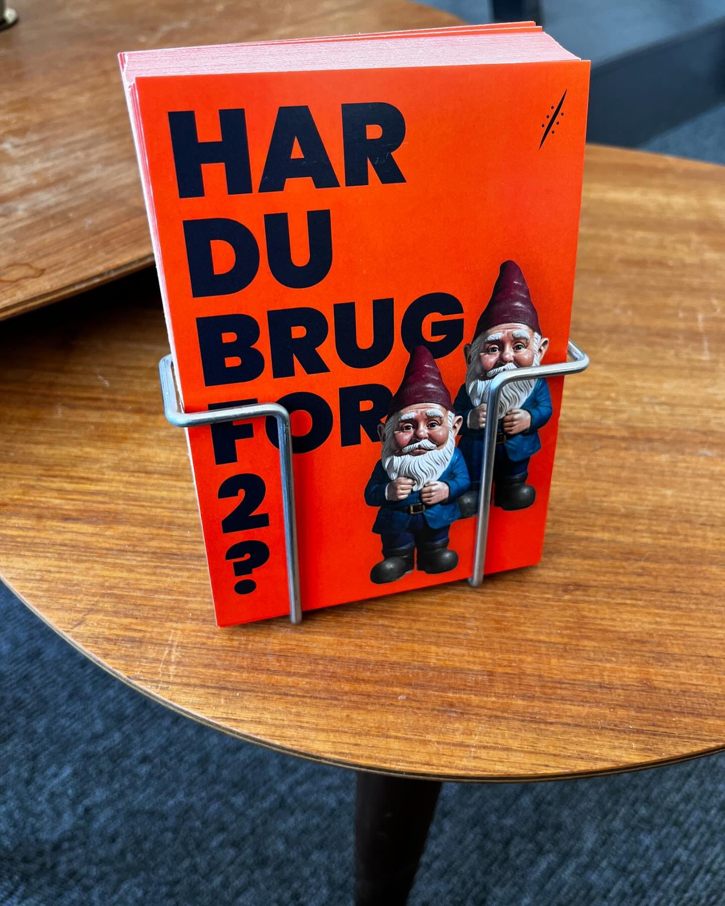 Nu ogs&aring; i postkort format hos 540 caf&eacute;er og biografer landet over. Send et kort til en du holder af og tag samtalen❤️ #tagsnakken #talmeddinek&aelig;re #hardubrugfor2 #givlivetvidere @nyreforeningen