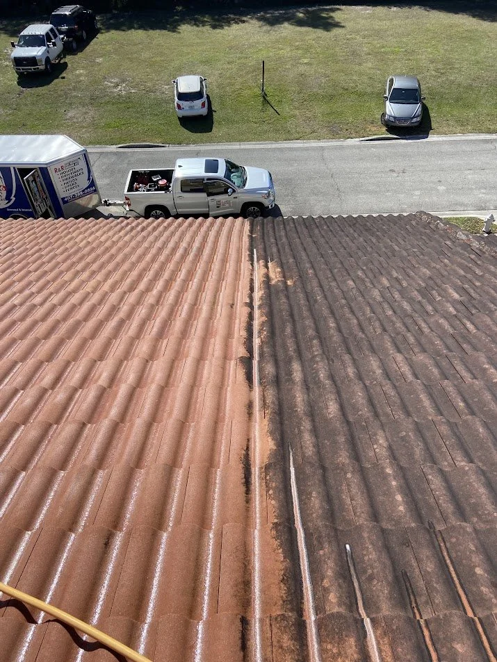 Roof Soft Washing Cleaning in Kissimmee FL near me