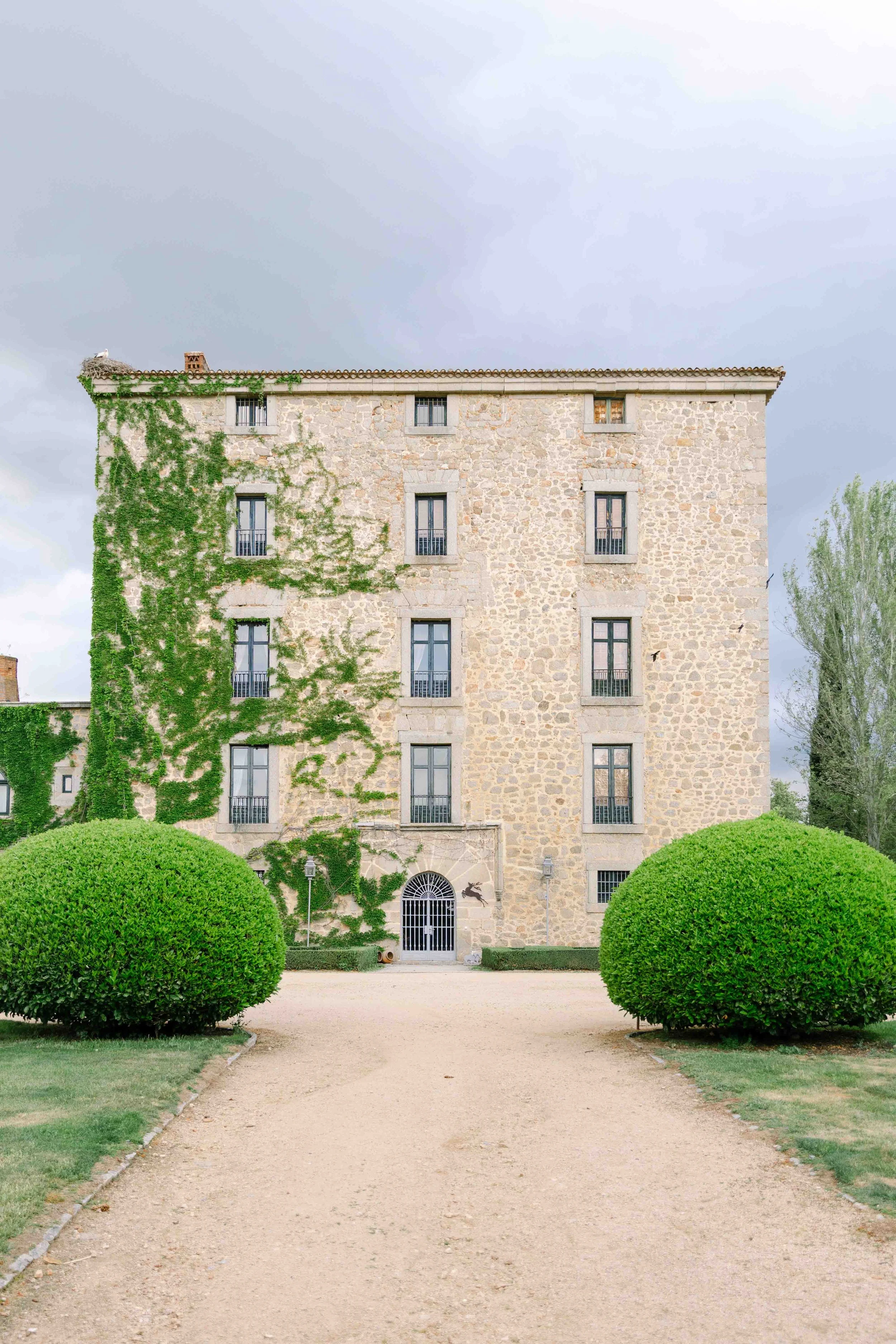 Boda en la Finca El Campillo: Elegancia y luz en San Lorenzo de El Escorial