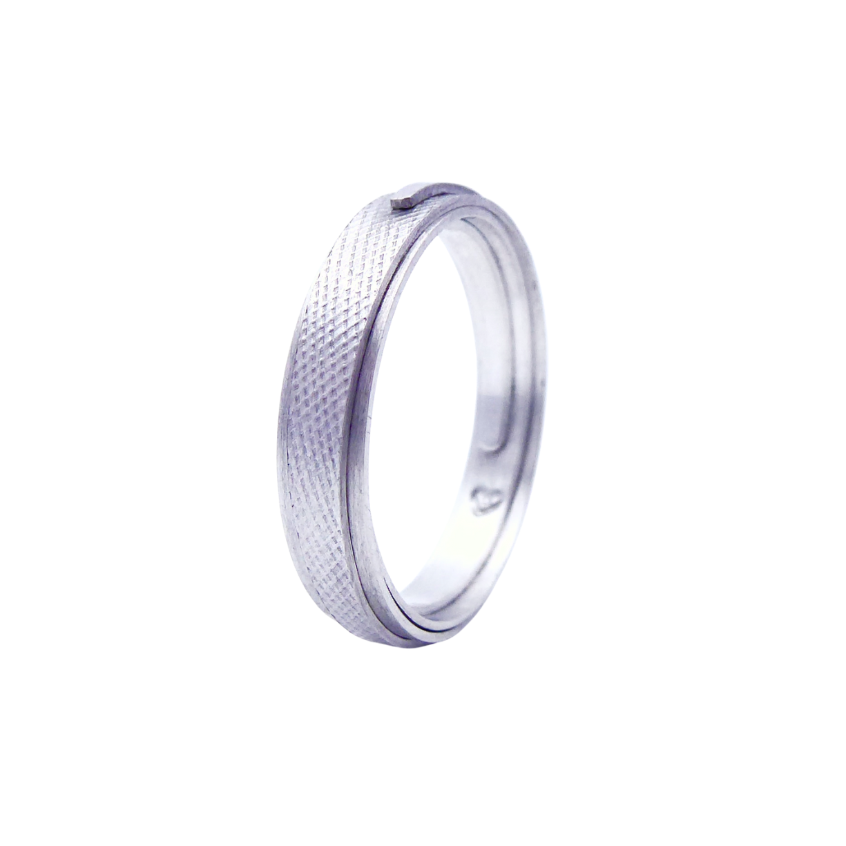 Helendugdale-circular pendant-contrast-small-bustside(700 x 700 px) 4.png