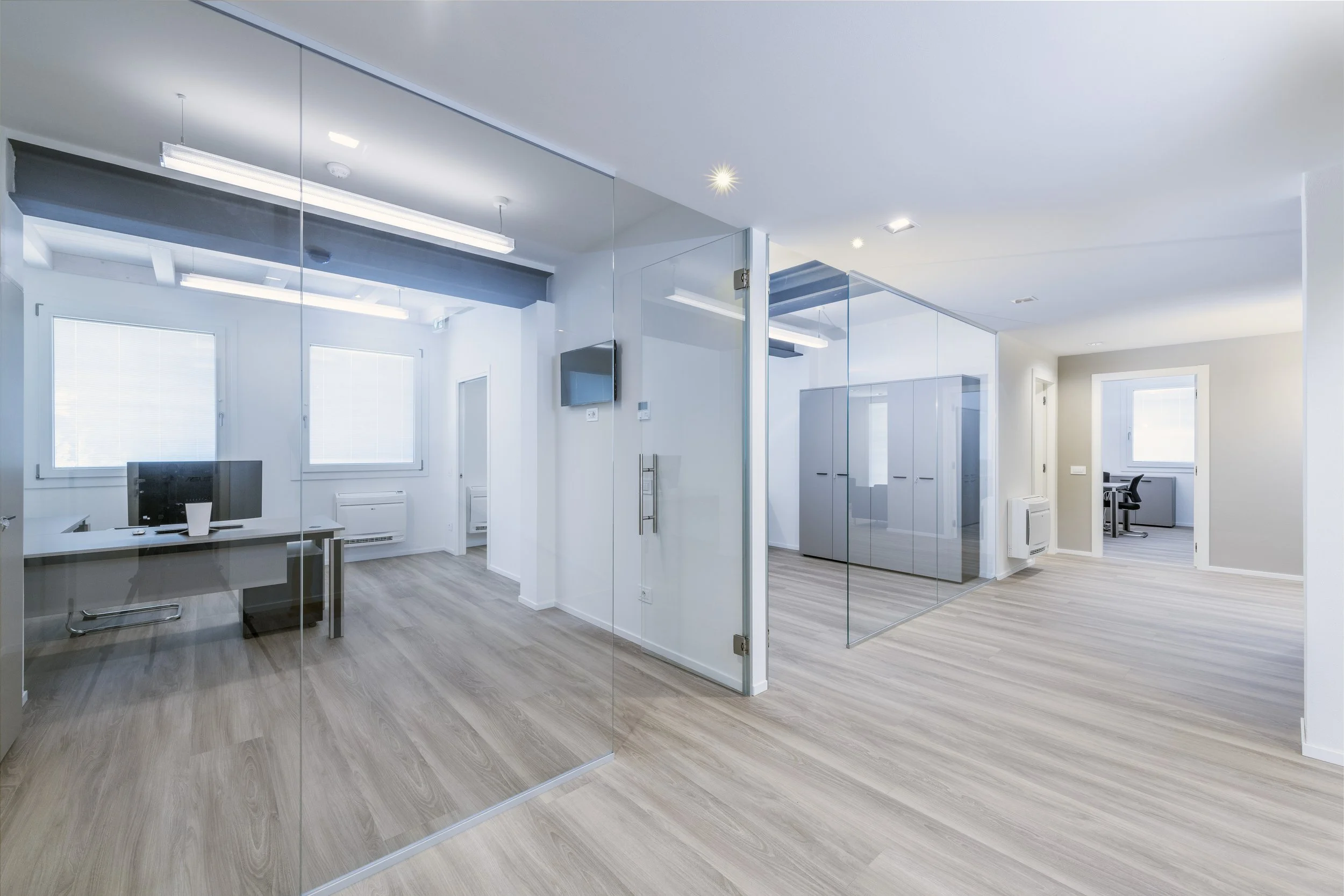 05_parete vetrata no profili.jpg