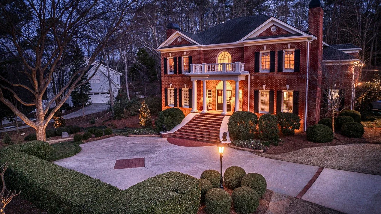 Thoughtful design. Seamless flow. Unforgettable spaces.

We know the right lighting to elevate your design - schedule a lighting consultation today.