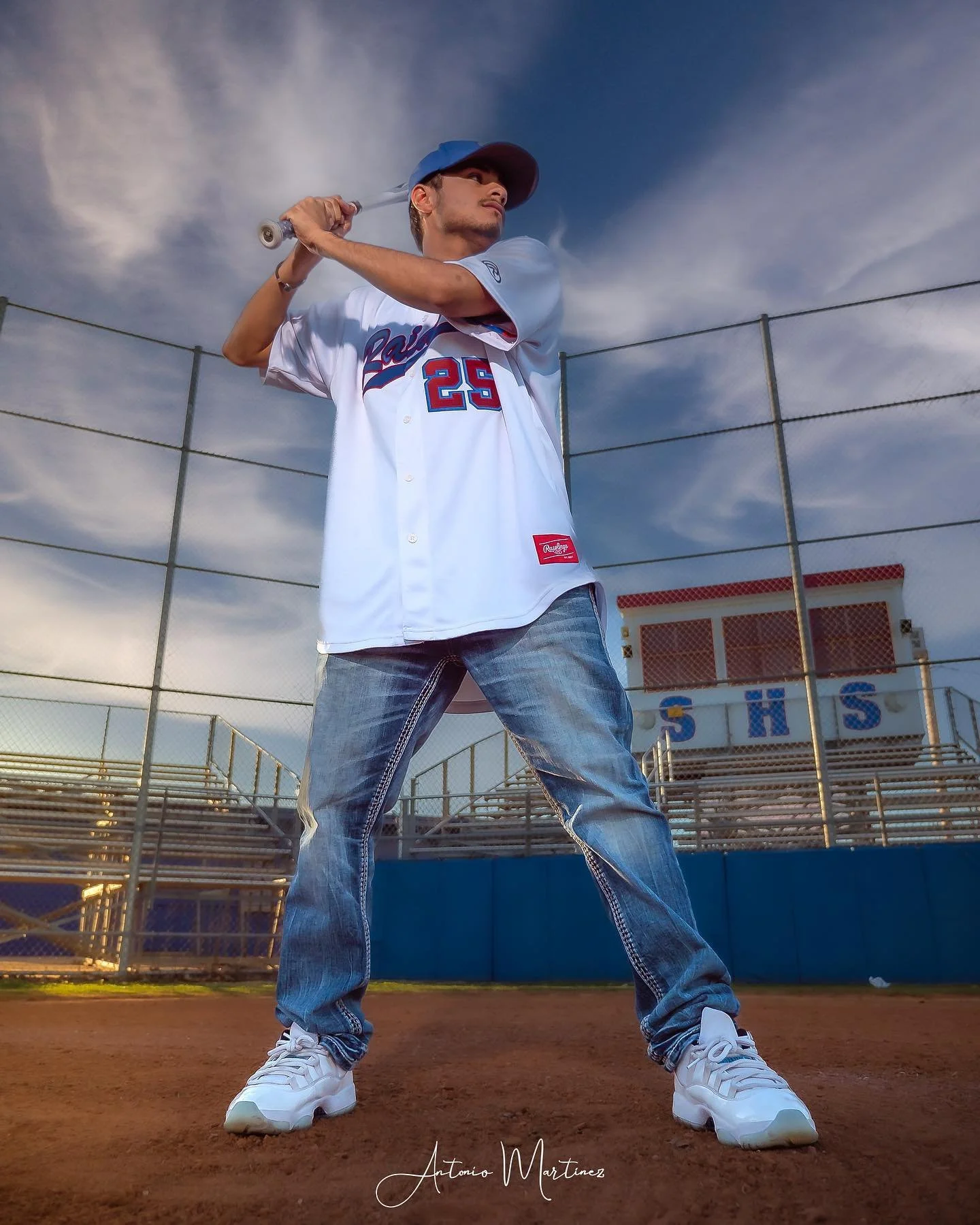 Sneak peek of Senior photo session. Book yours now !! Spots are still available!  Session de graduaci&oacute;n ! Aparta tu lugar ! DM for more information! www.antoniomp.com  #seniorportraits #seniorpictures #seniorphotos #seniorpics #senioryear #sen