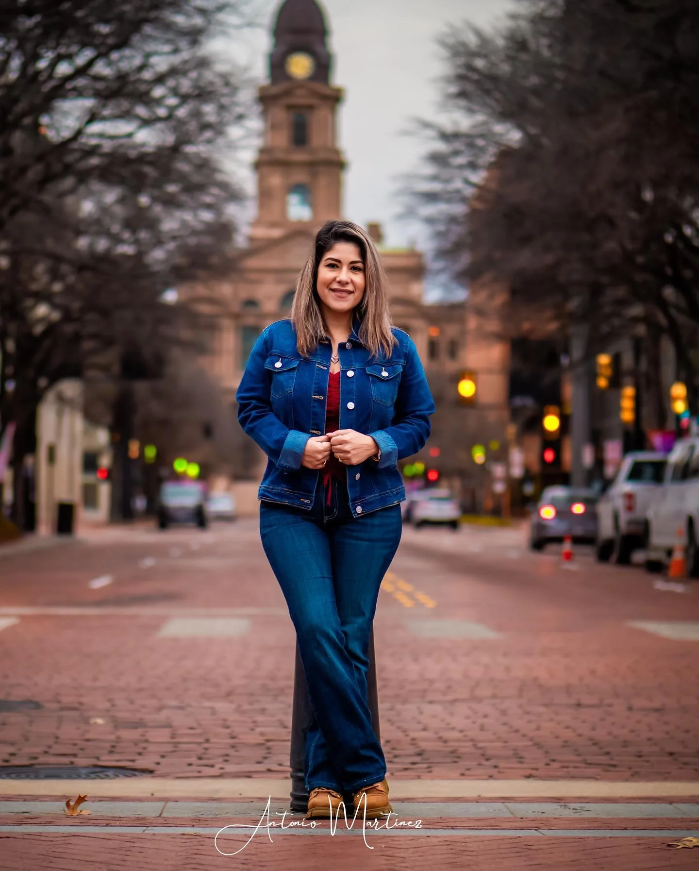 A downtown walk in a cloudy day &hellip;
Shot on Lumix G9 + Leica 42.5mm f/1.2 
.
.
.
.
.
#downtownfortworth 
#sundancesquare 
#dfwphotographer 
#portraitphotography 
#streetphotography 
#urbanphotography 
#lumixg9 
#leicalens 
#microfourthirds 
#ret