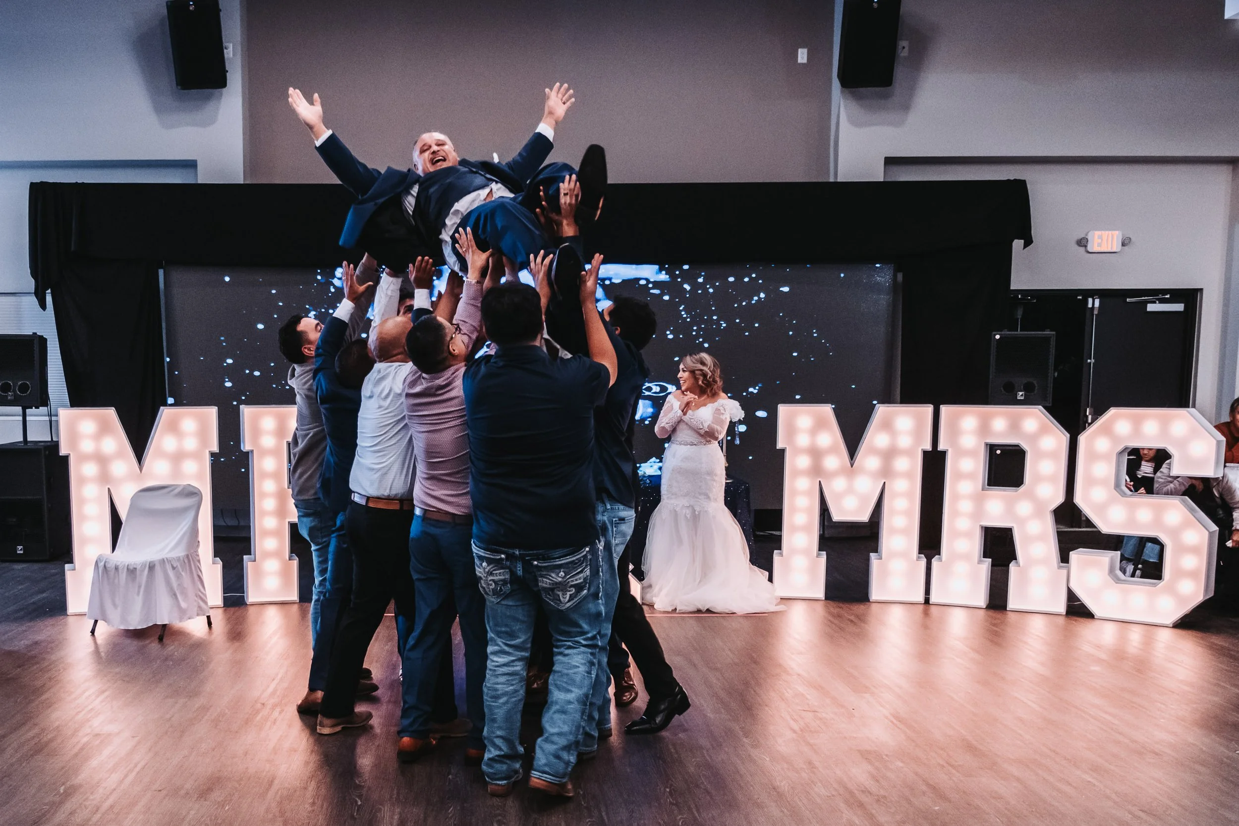 Antonio Martínez photography 

Wedding, engagement , event , quinceañera photographer in Fort Worth , Texas 

Antonio Martínez photography 