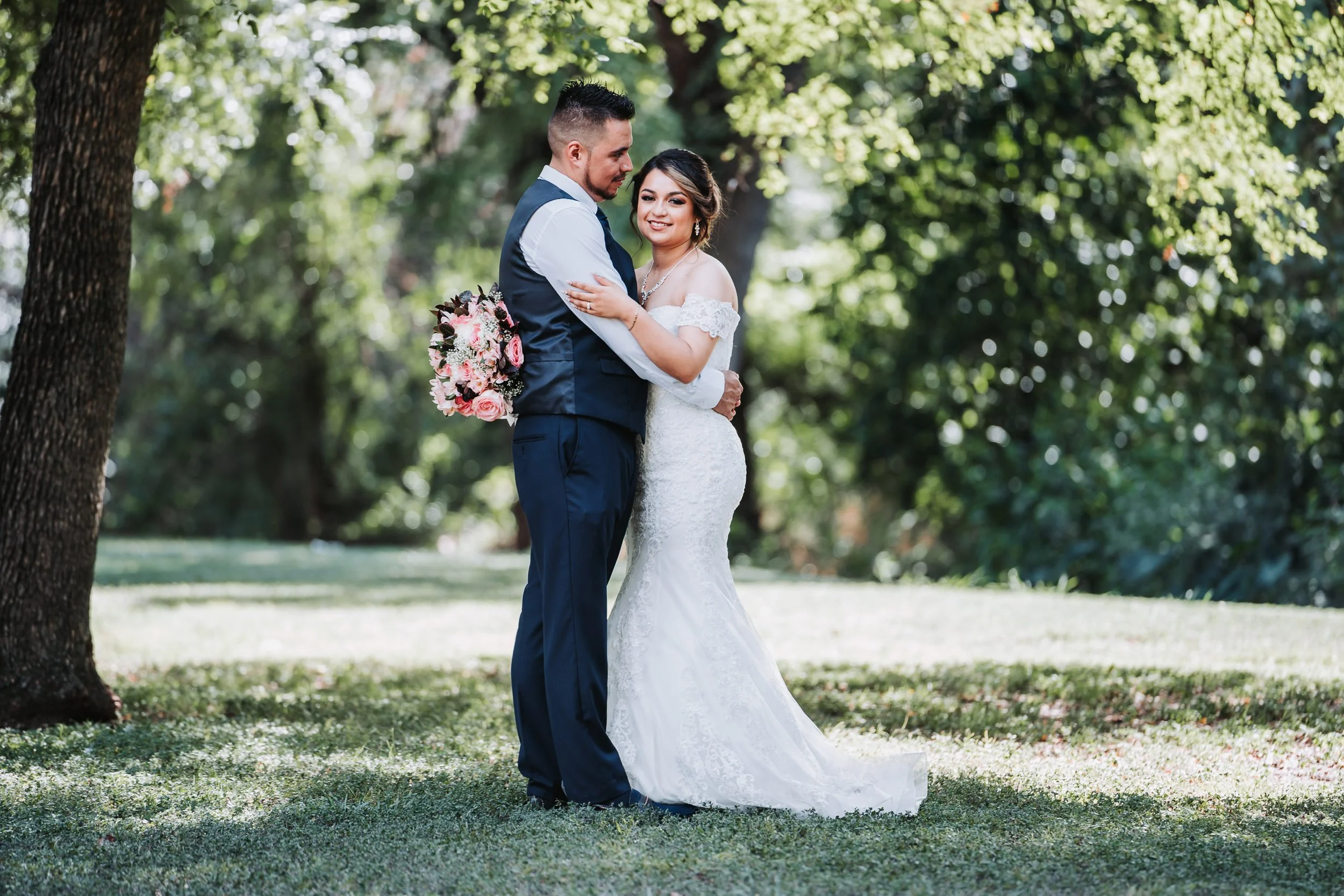 Antonio Martínez photography 

Wedding, engagement , event , quinceañera photographer in Fort Worth , Texas 

Antonio Martínez photography 