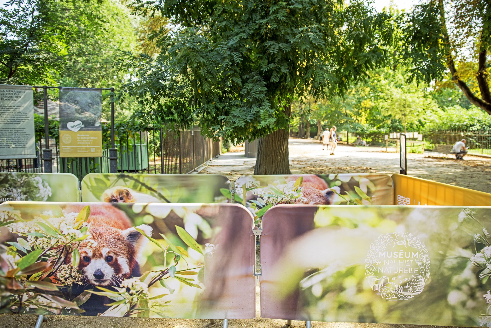 Couvre barrières + affiche accueil Ménagerie du Jardin des Plantes 2025 