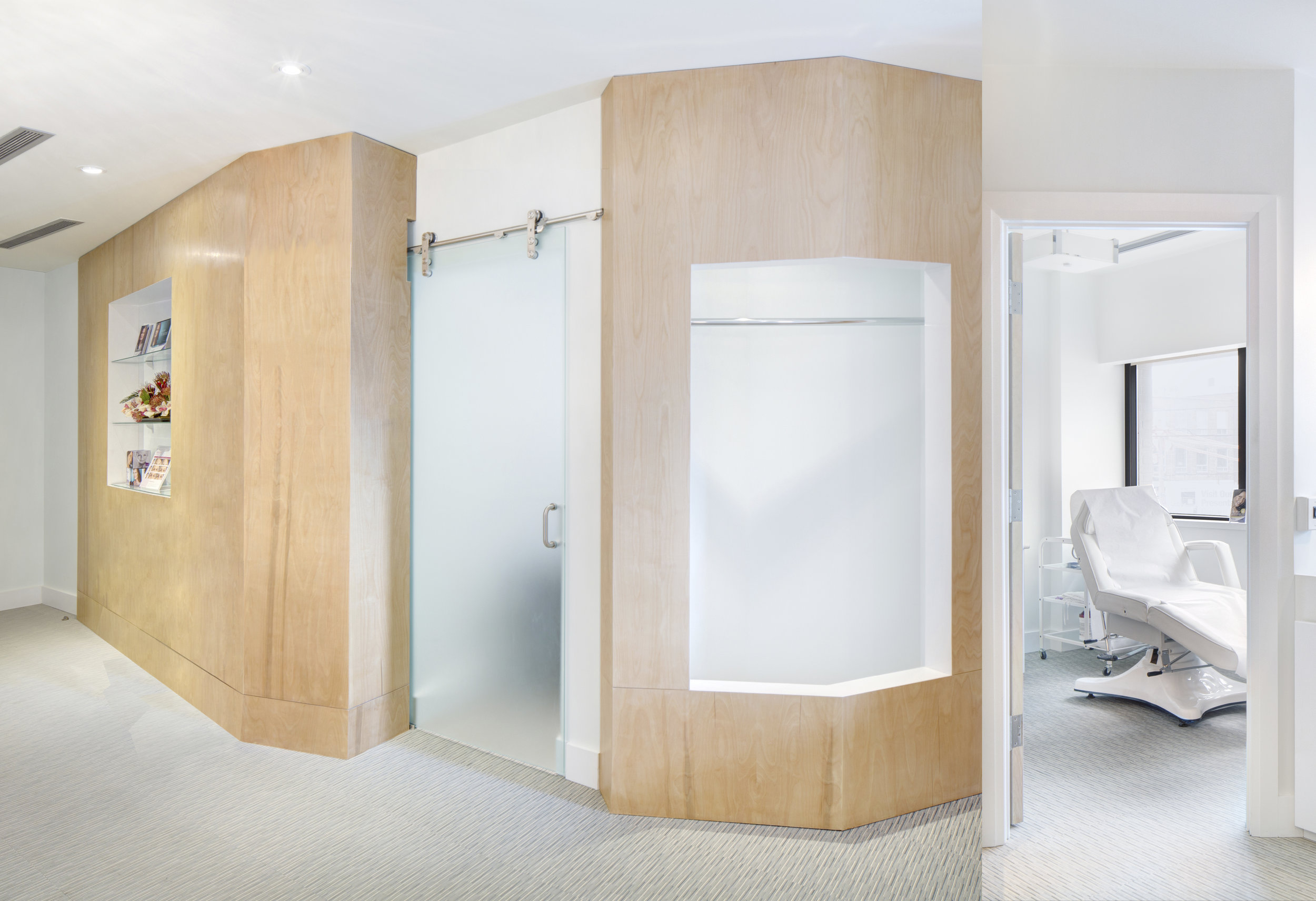199 Avenue Road Cosmetic Surgeon Office