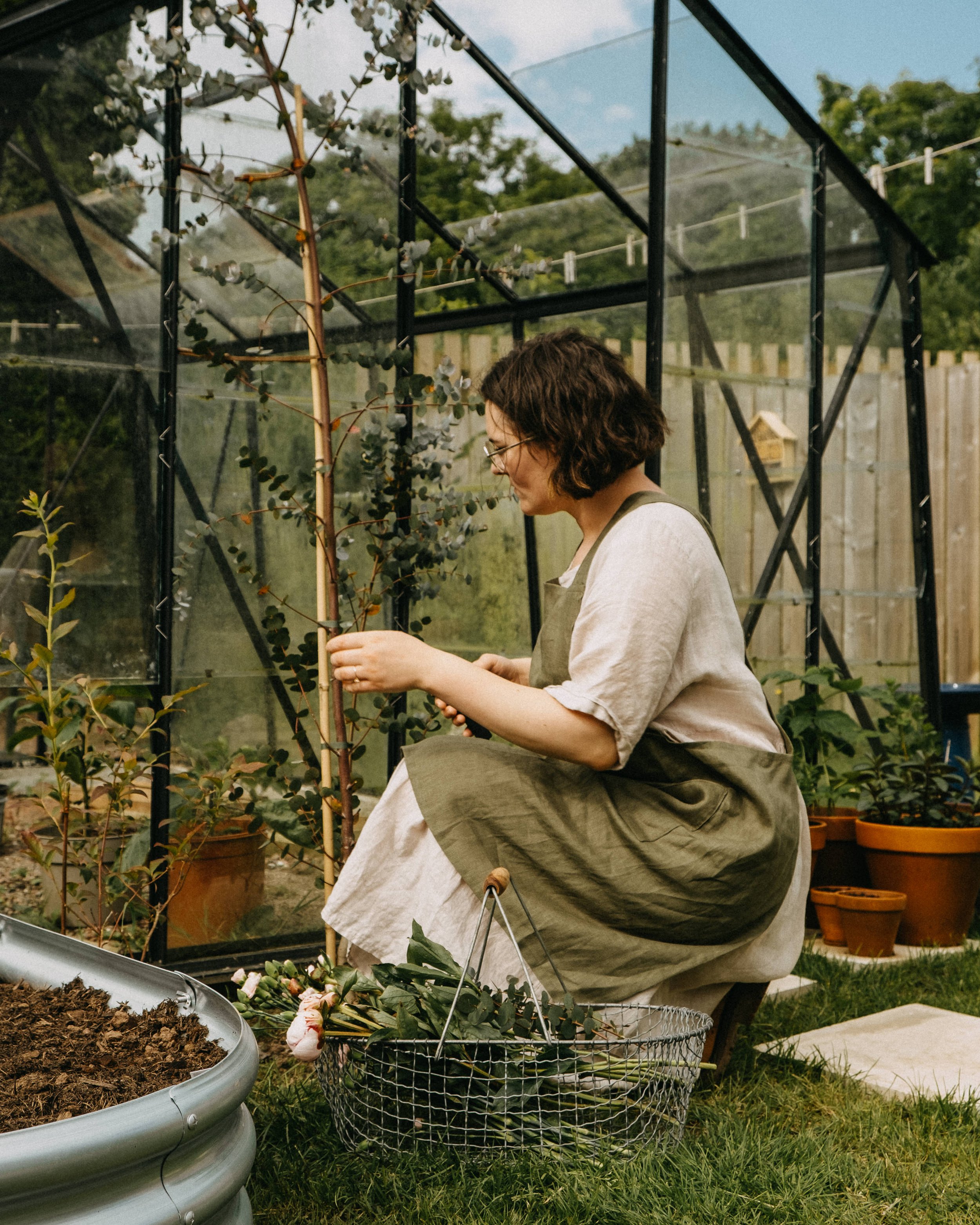 A series of self portraits for CrisannaBoutique - a brand focused on hand made linen clothes and homewares. Wearing the olive pinafore apron over a natural linen dress, tending to my eucalyptus plant.
hand made Japanese Linen apron, olive green line
