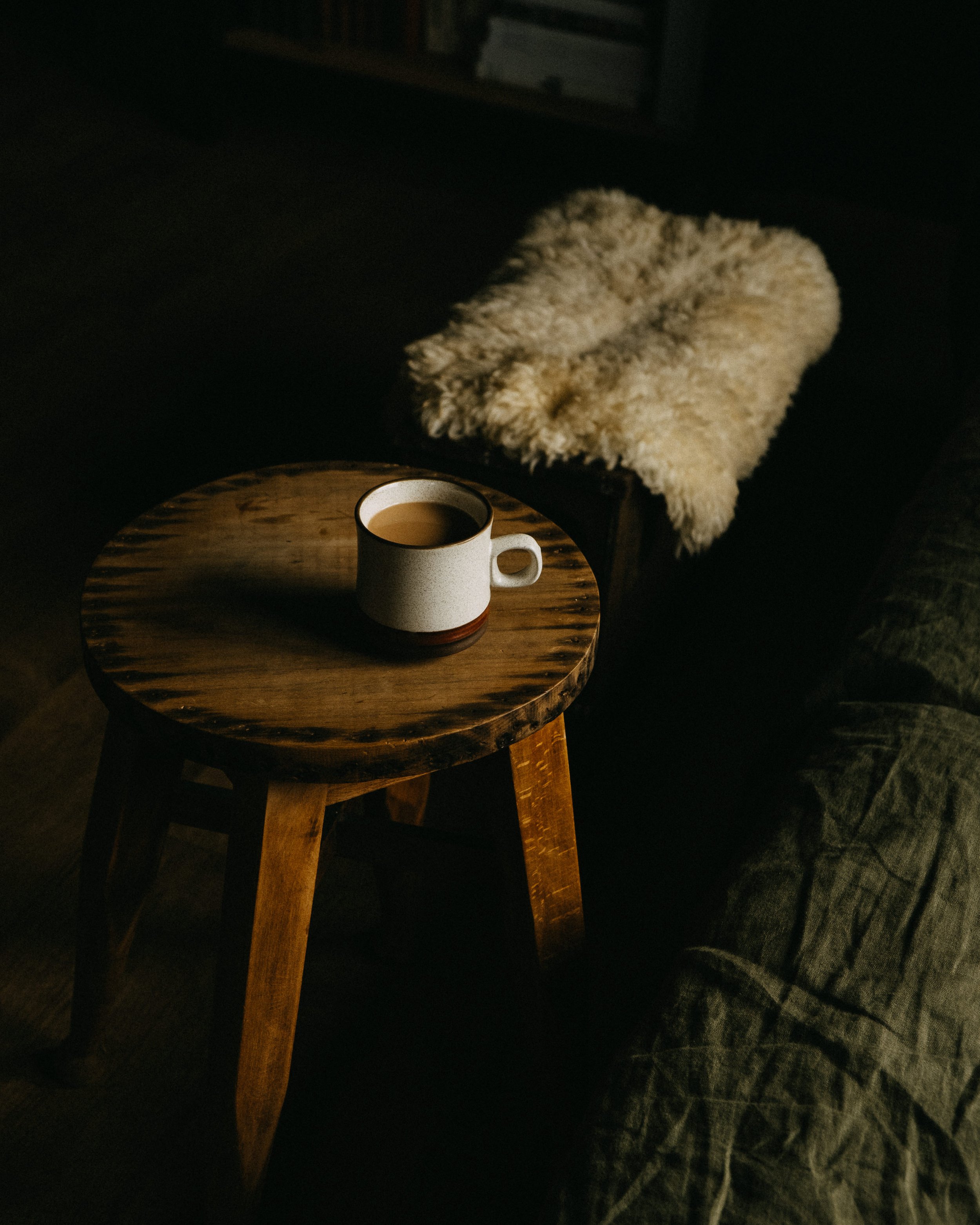Vintage home style, vintage home aesthetic, a curated home, vintage coffee table, vintage ceramic mug, linen sofa cover, hand made ceramic coffee cup, vintage interior decor, vintage industrial home decor