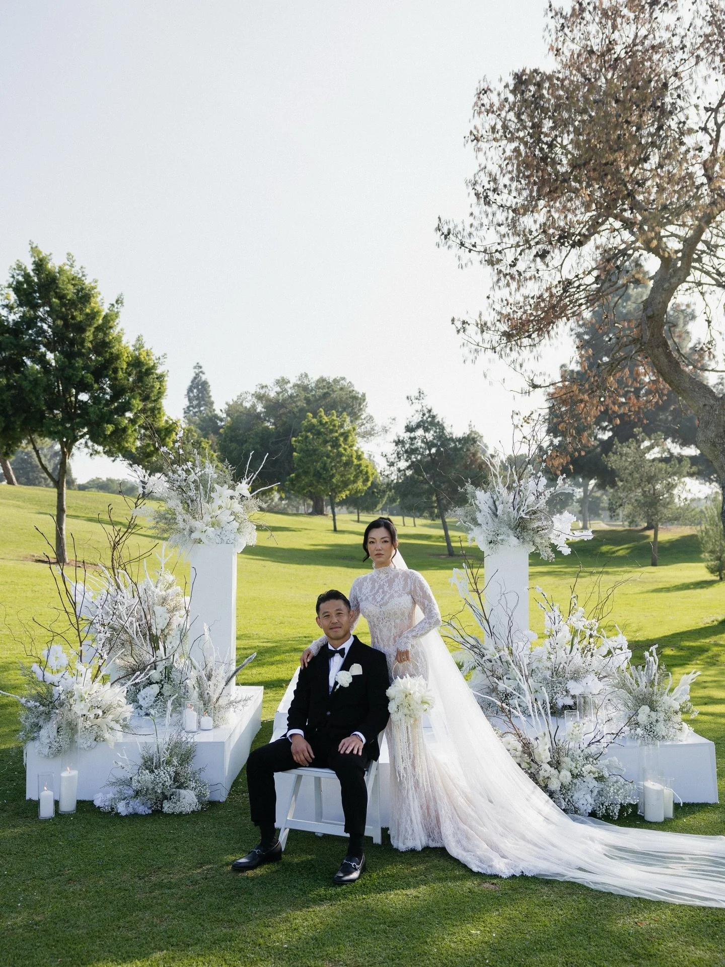 Jenny + Joon&rsquo;s day was pure them 🤍

&ldquo;I do&rdquo; on her family&rsquo;s golf course, 80s R&amp;B in the air, family-style dining to honor tradition, and a modern design with a festive Christmas flair ✨
Personal, meaningful, and full of he