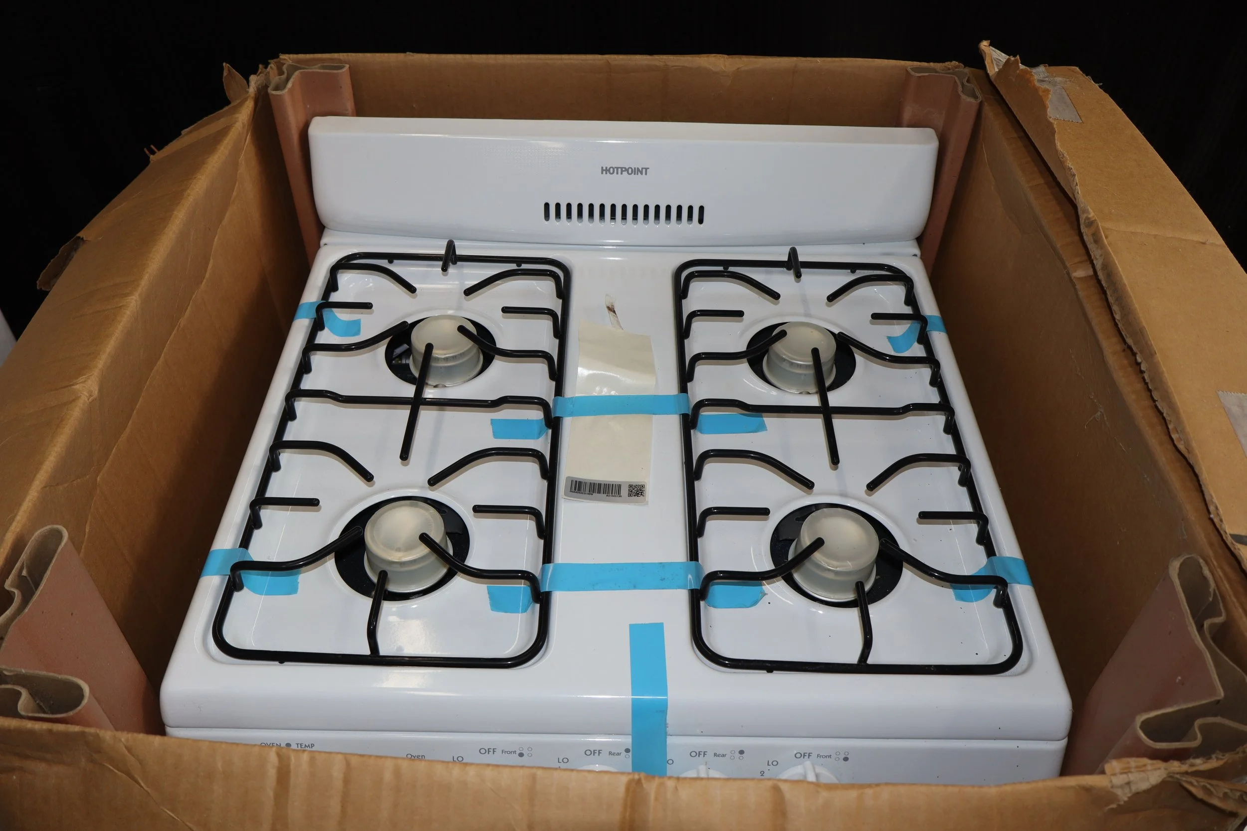 new-in-box hotpoint 24" freestanding gas range, kitchen, appliance, appliances, mint, cooking, stovetop, oven, gas range, cuisine, hotpoint