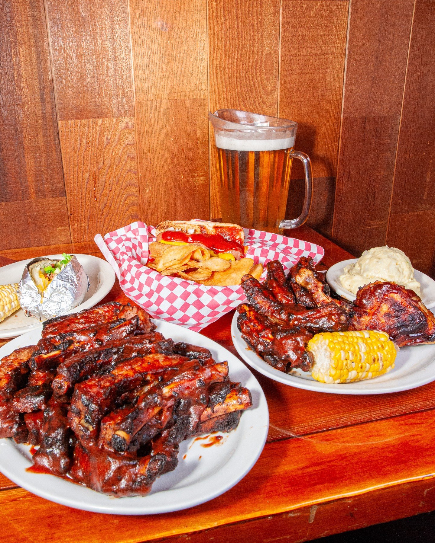 🔥We&rsquo;re bringing the BBQ to you, all Memorial Day weekend long! 🇺🇸⁠
⁠
🌭Hot dog with chips⁠
🍖Full rack with corn on the cob and baked potato⁠
🍗Roasted chicken with a half rack, corn and potato salad⁠
🍺 $15 Pitchers⁠
⁠
No grill? No problem.