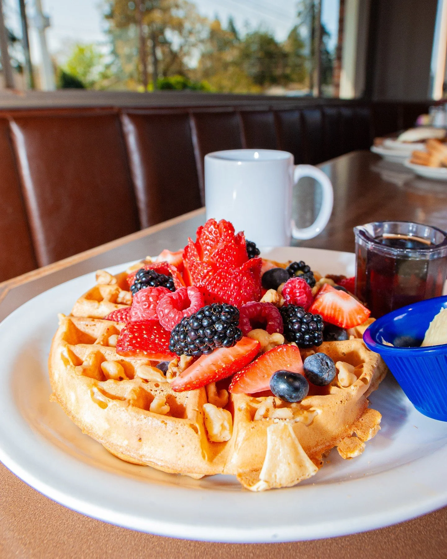 Hot off the griddle, and you can&rsquo;t go wrong adding some fresh berries! Simple comforts never go out of style 🧇🍓🫐✨️