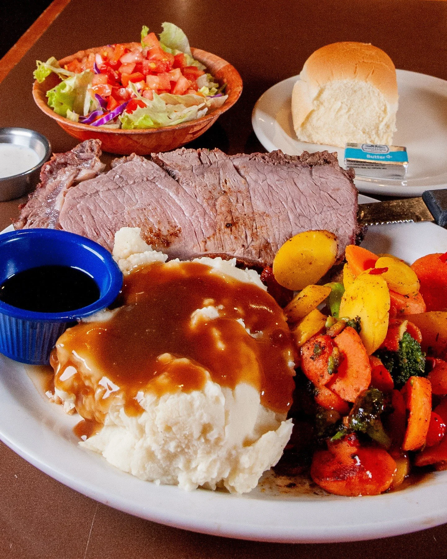 We&rsquo;re serving Prime Rib every Friday and Saturday!⁠
⁠
10 oz hand-cut prime rib with horseradish and au jus, served with your choice of baked or mashed potatoes, house vegetables, and a warm roll. Dig in!