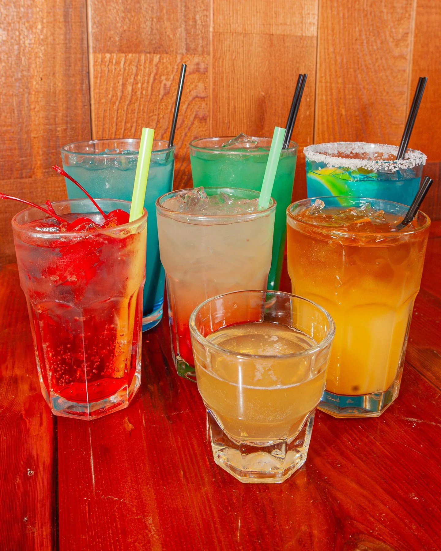 We&rsquo;re gearing up for sunshine with some fun and refreshing new mixed drinks. Come sip your way through the spring and summer with us!⁠
⁠
🍹 Featured Cocktails 🍹⁠
⁠
🌴 Mai Tai - White rum, Myers&rsquo;s Dark Rum, orange juice, pineapple juice⁠
