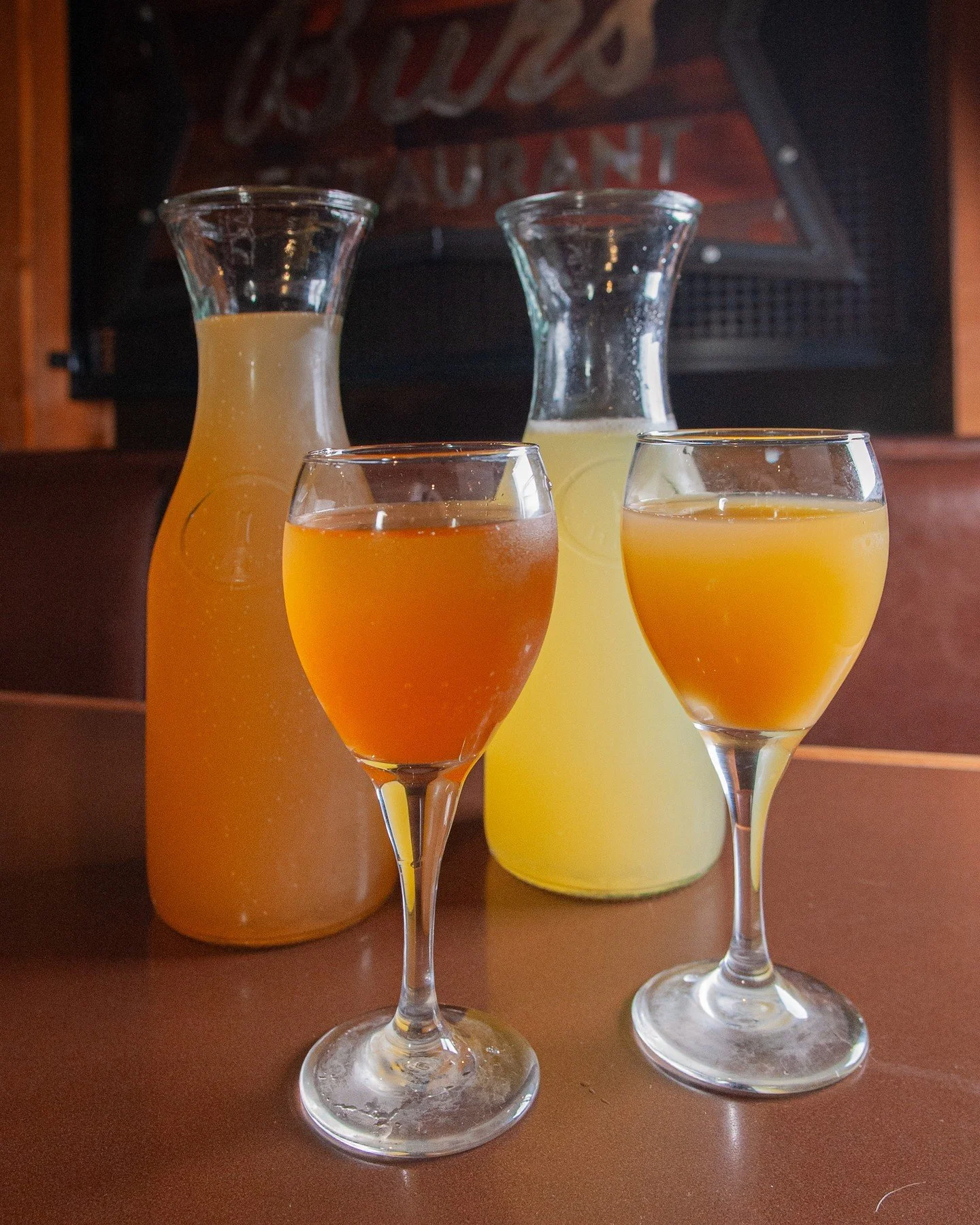 Weekend mimosas, anyone!? ✨️